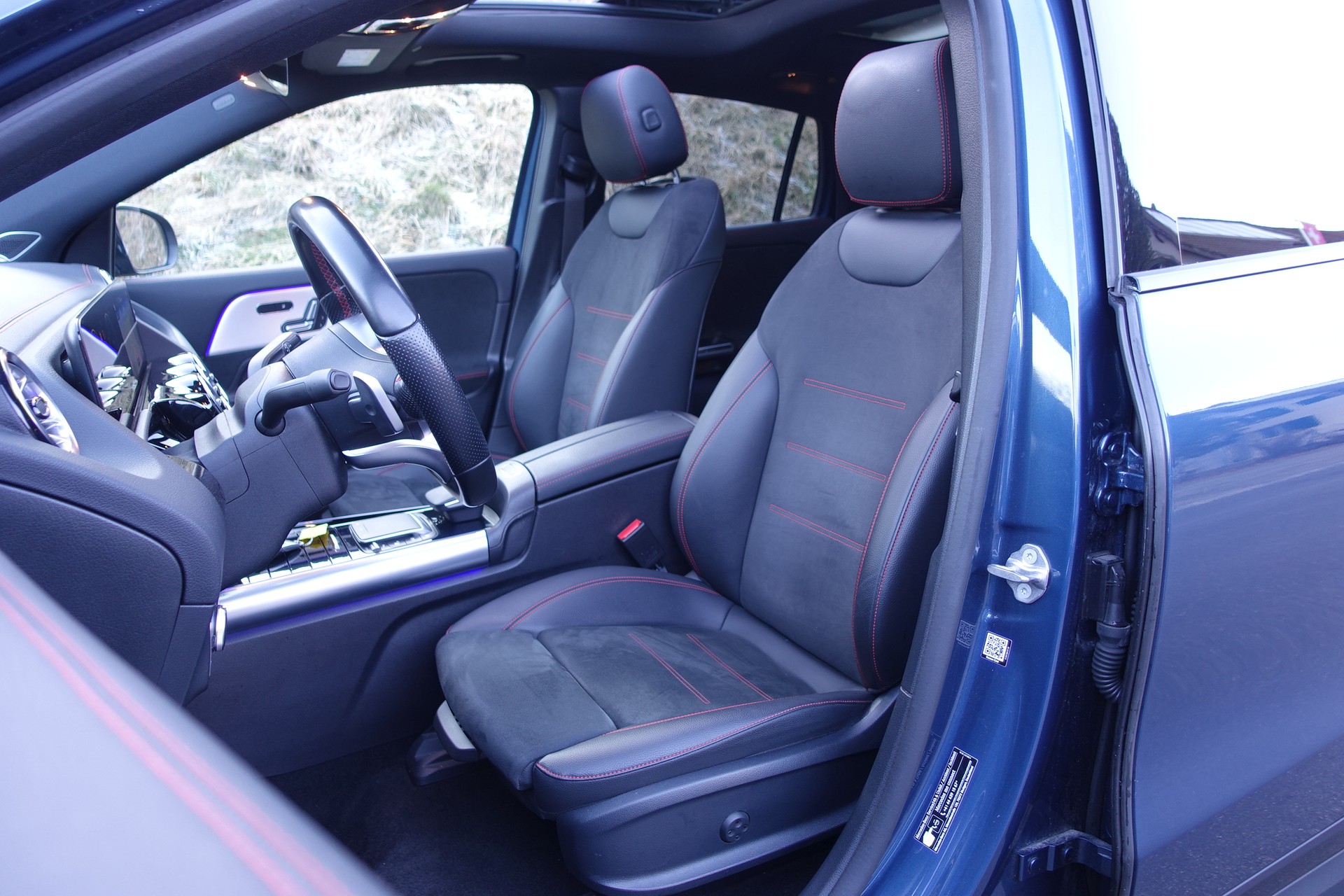 MERCEDES-BENZ EQA 250 AMG Line-image-3