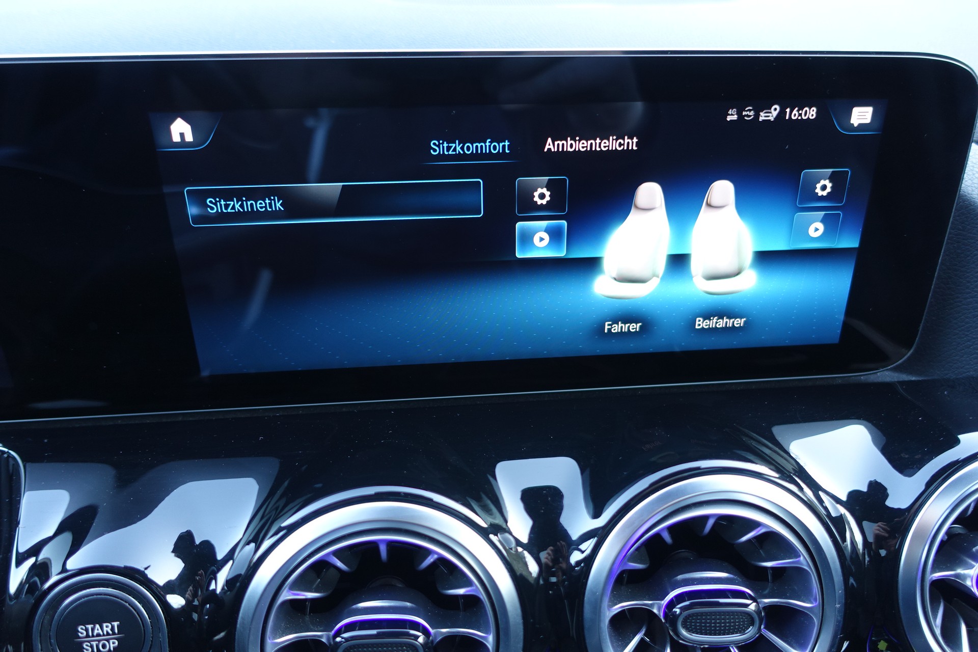 MERCEDES-BENZ EQA 250 AMG Line-image-8
