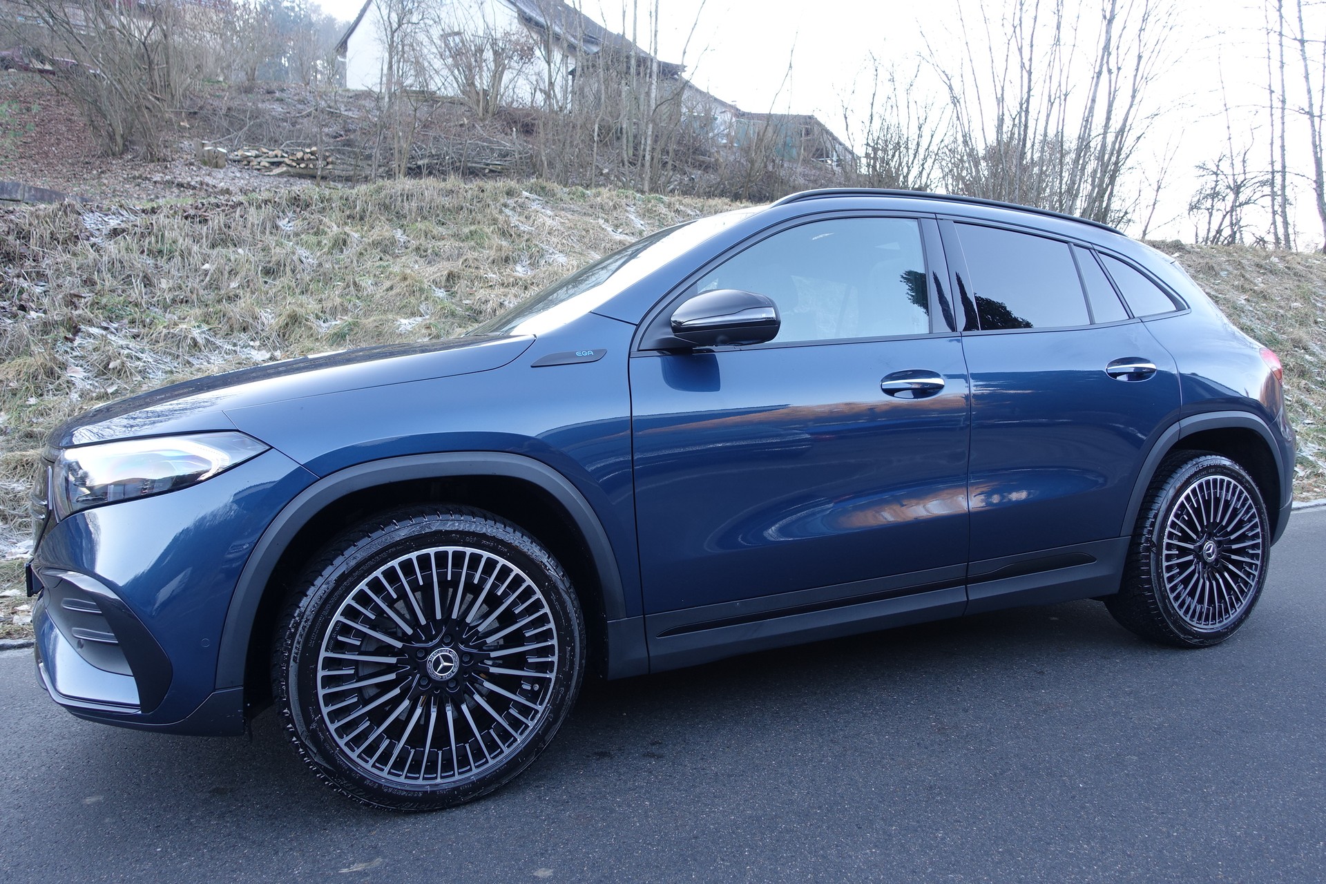 MERCEDES-BENZ EQA 250 AMG Line-image-1