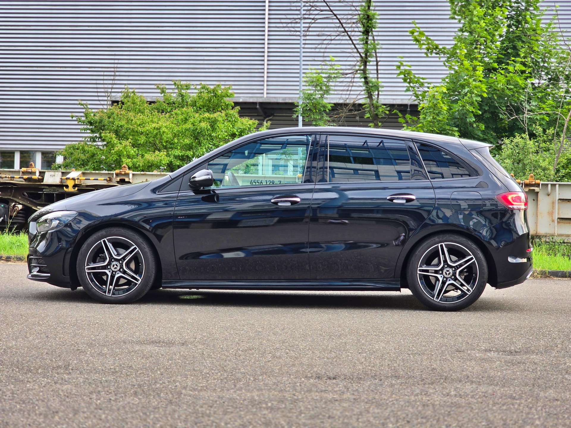 MERCEDES-BENZ B 200 Night Star AMG Line 7G-DCT-image-3