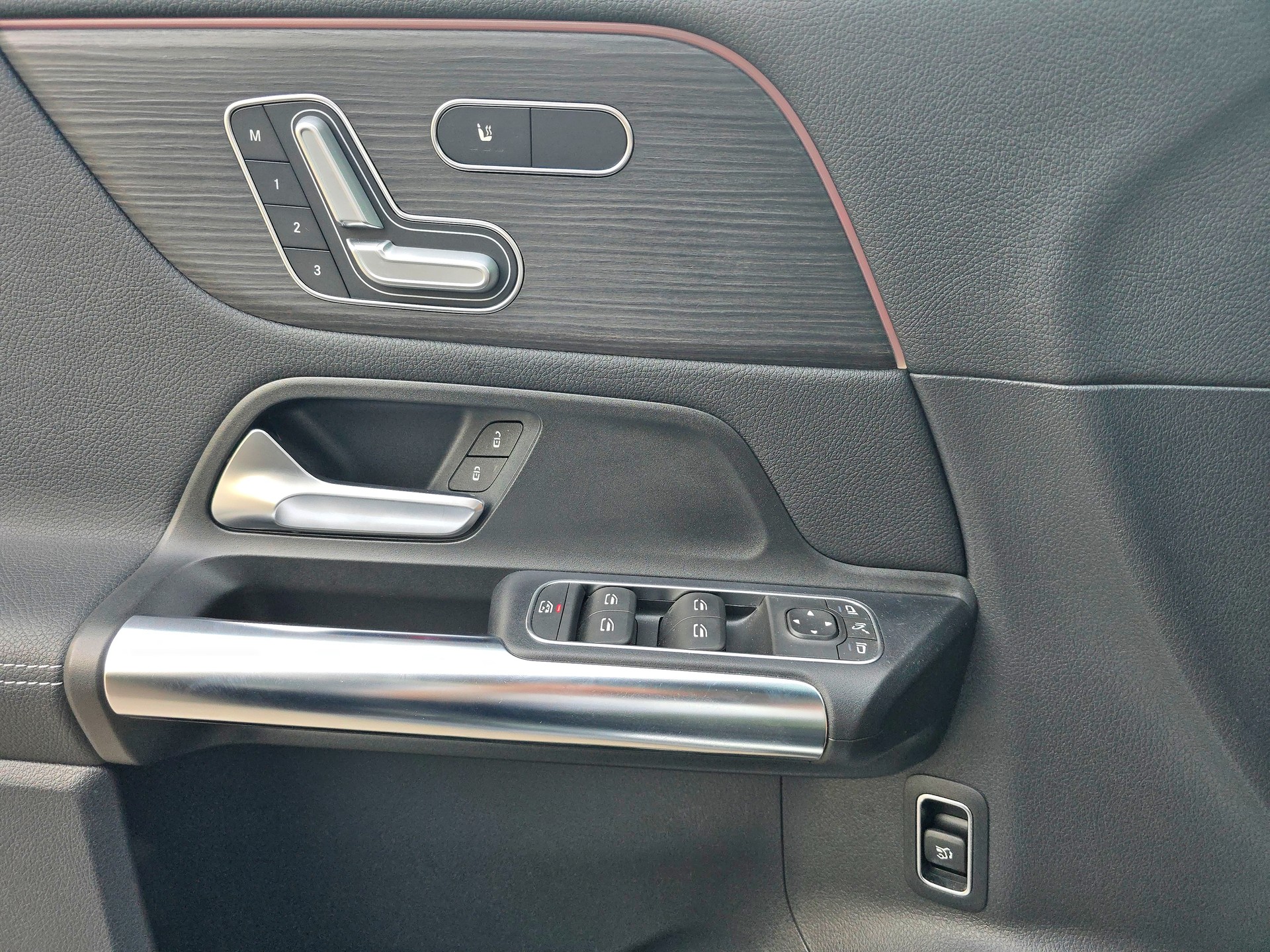 MERCEDES-BENZ B 200 Night Star AMG Line 7G-DCT-image-15