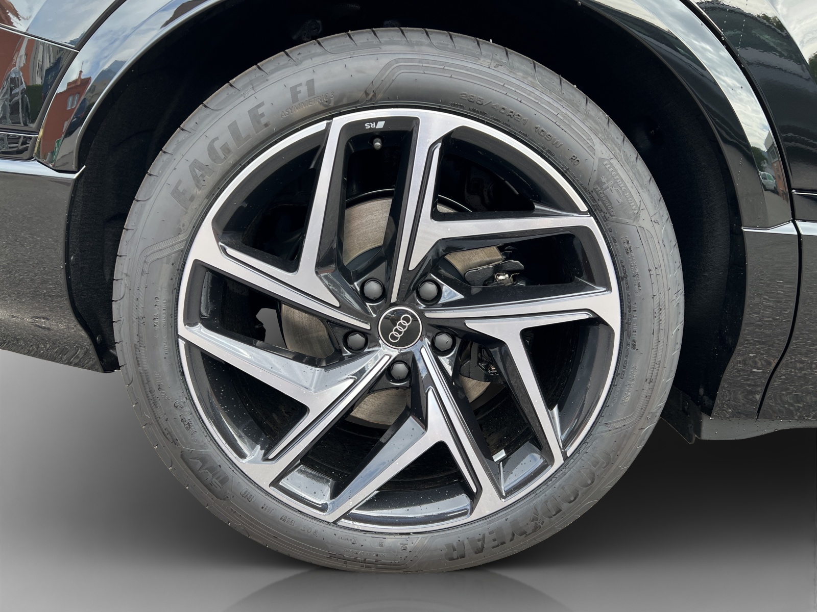 AUDI SQ6 Sportback e-tron quattro-image-13