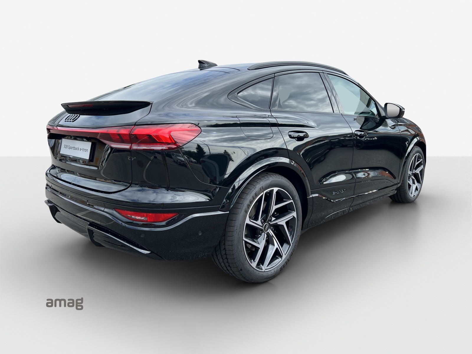 AUDI SQ6 Sportback e-tron quattro-image-4