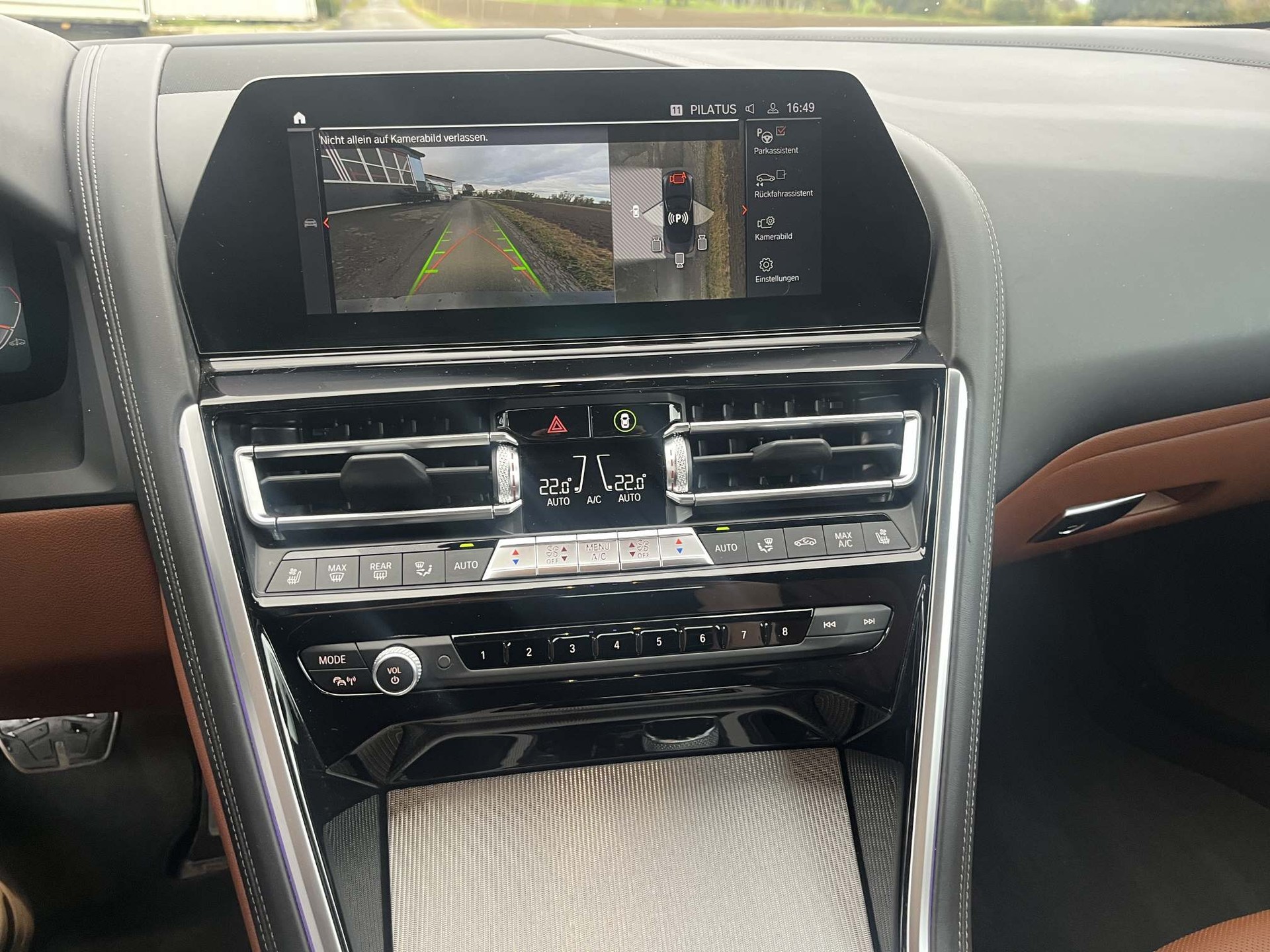 BMW 840i xDrive Cabriolet-image-8