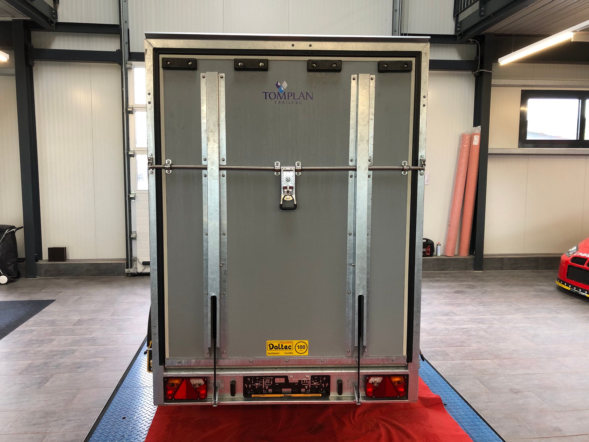 TOMPLAN T3500T 2700 Rampe+Servicetüre-showroom-element-3