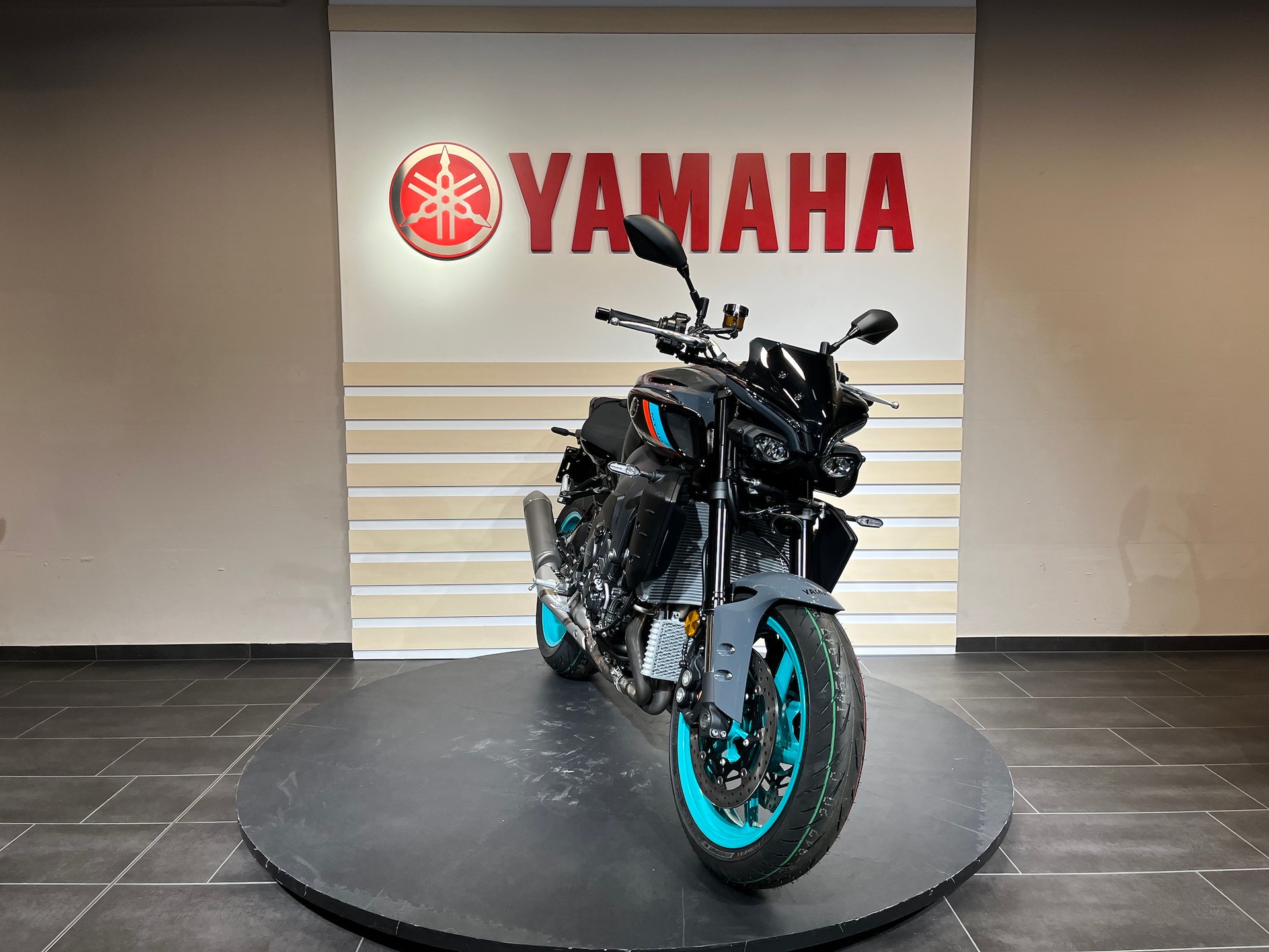 YAMAHA MT-10-image-0
