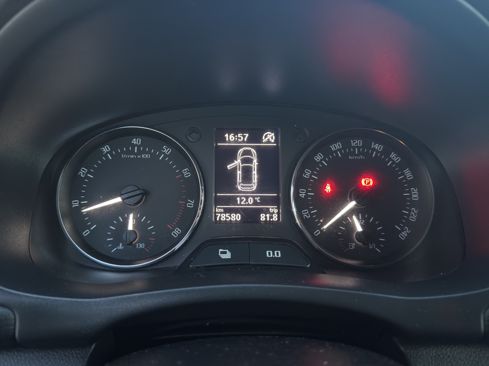 SKODA Fabia 1.2 TSI Ambition Plus-image-13