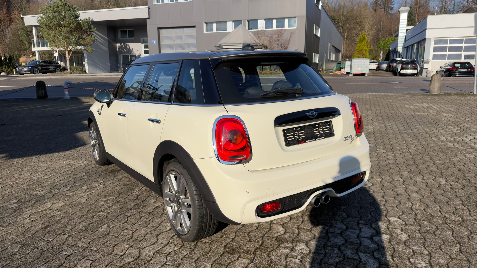 MINI Cooper SD-showroom-element-2