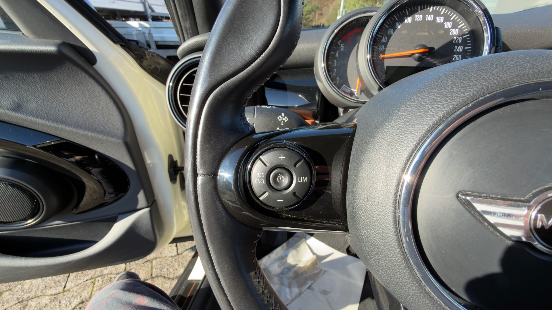 MINI Cooper SD-image-10