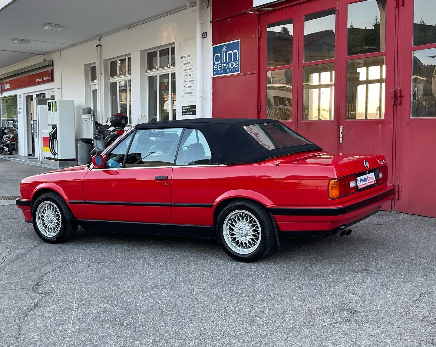 BMW 325i Cabrio-image-10