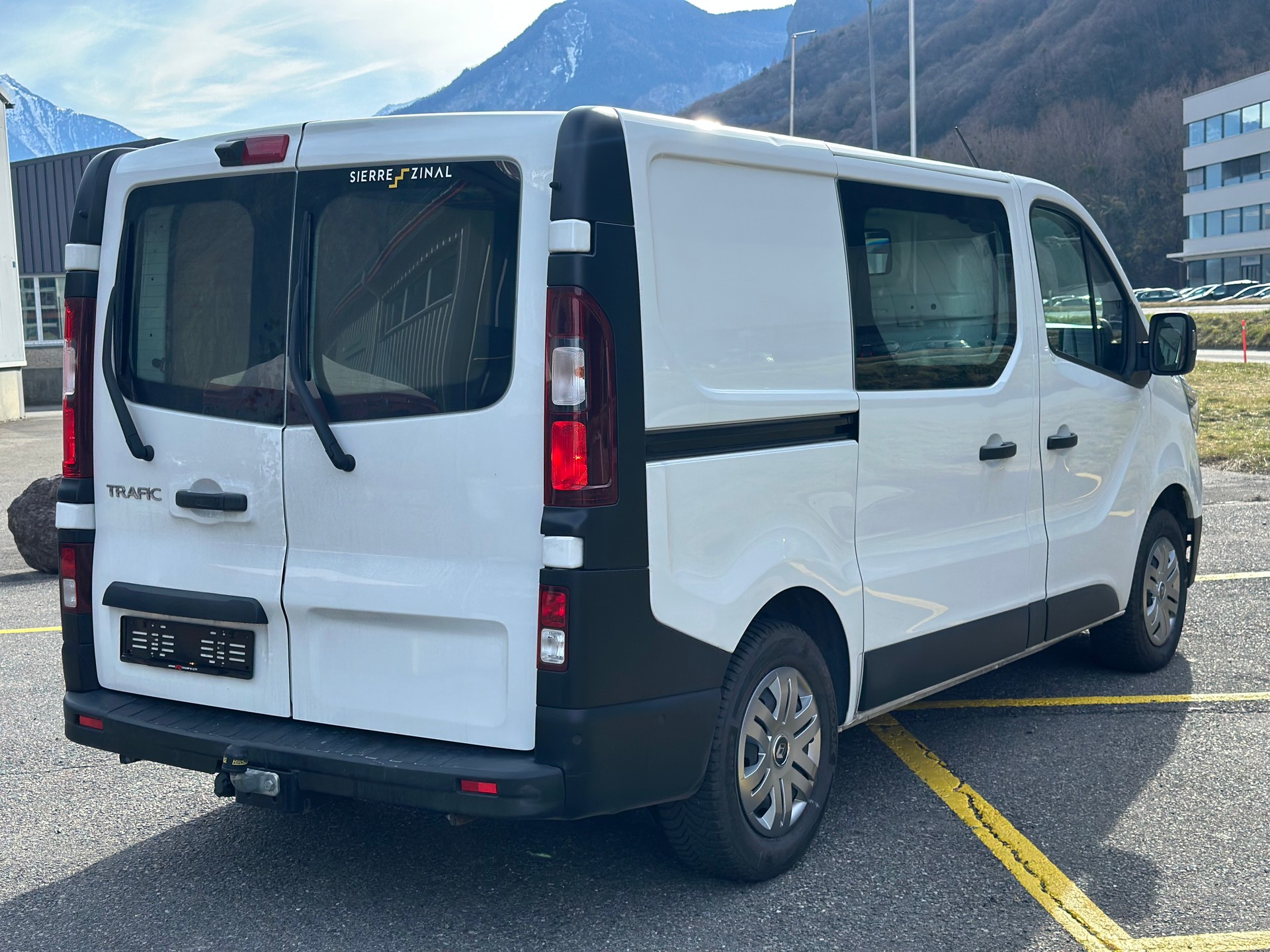 RENAULT Trafic 2.0 Blue dCi110 Business L1H1 EN-image-4