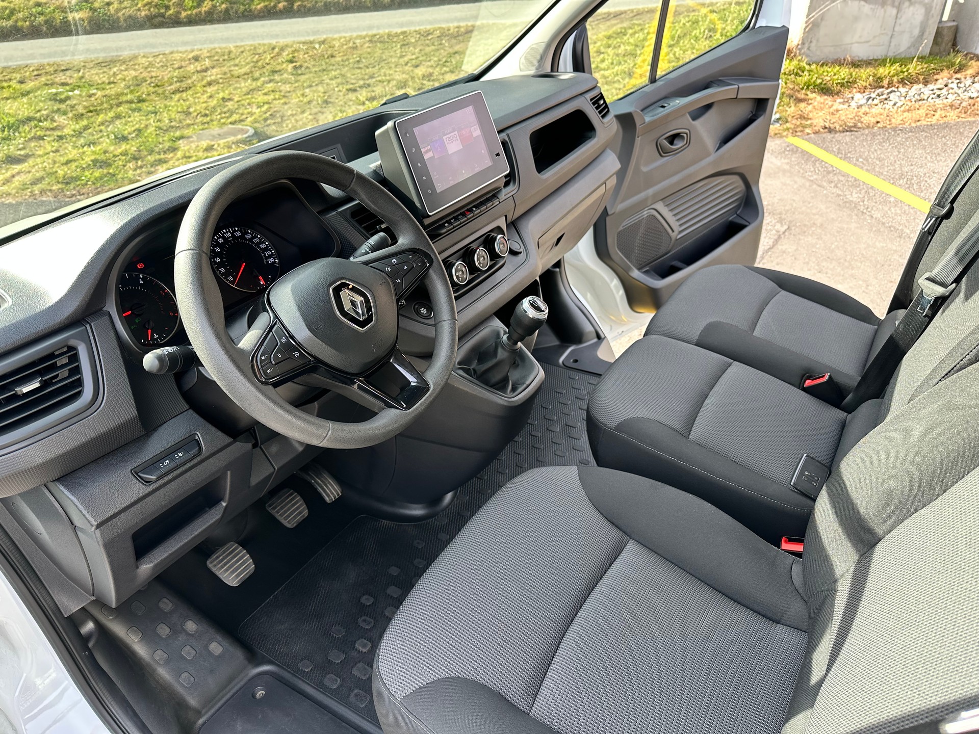 RENAULT Trafic 2.0 Blue dCi110 Business L1H1 EN-image-14