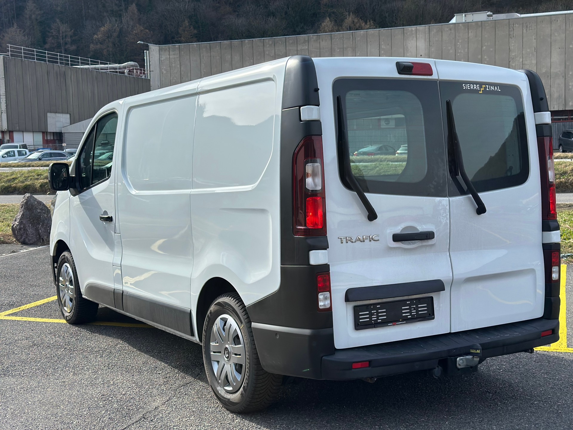 RENAULT Trafic 2.0 Blue dCi110 Business L1H1 EN-image-5