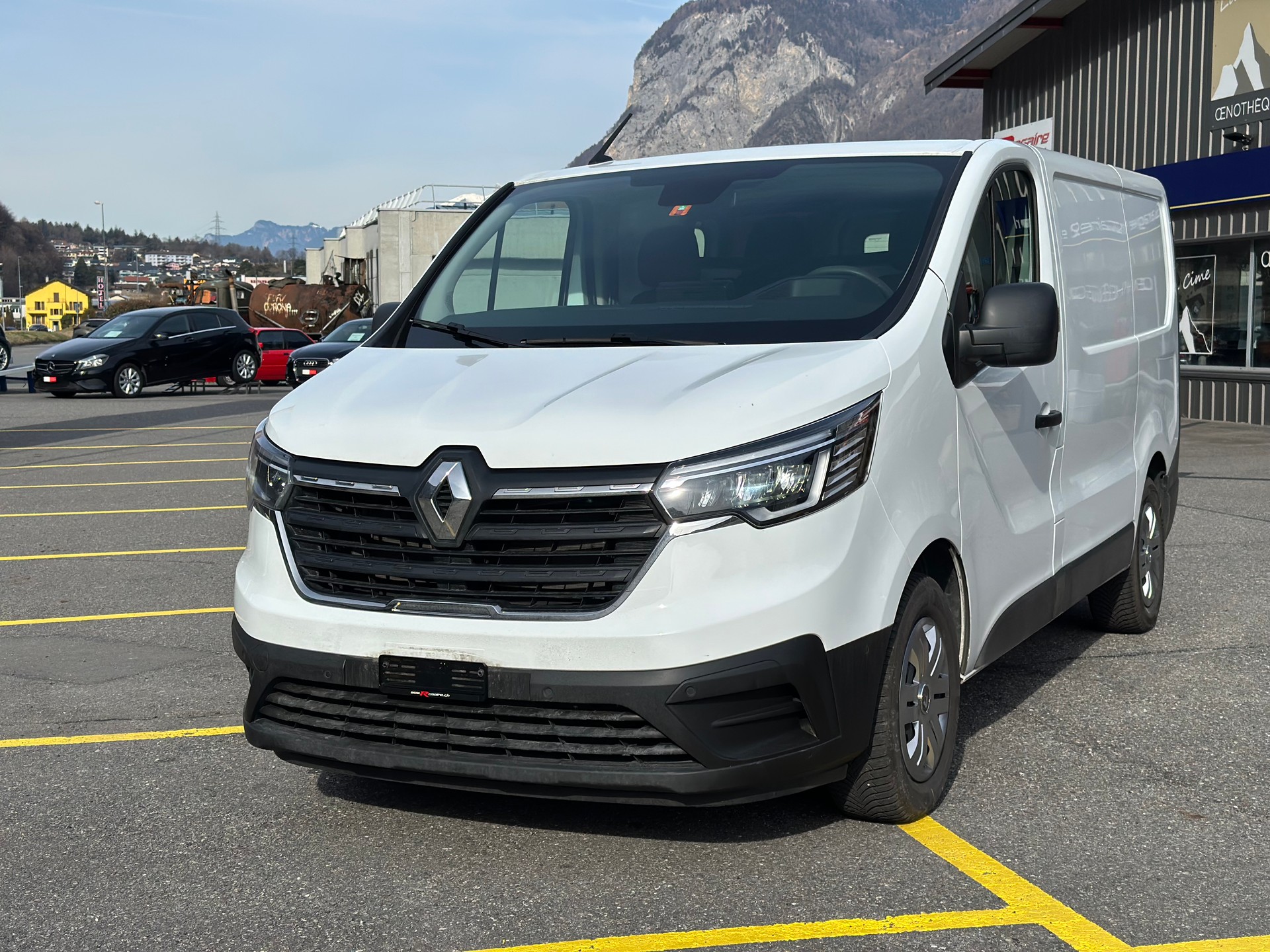 RENAULT Trafic 2.0 Blue dCi110 Business L1H1 EN-showroom-element-2