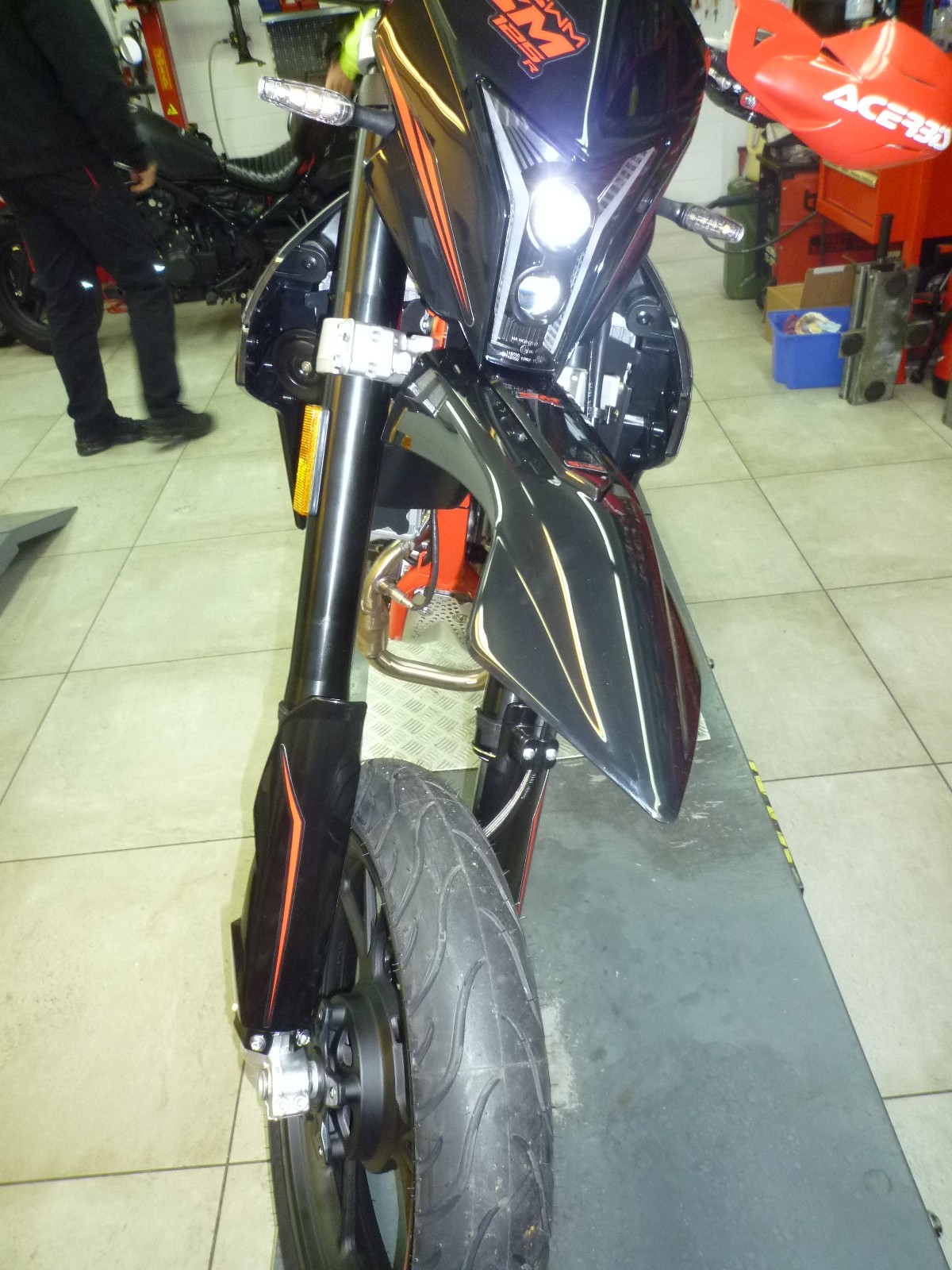 SWM SM 125 R ABS-image-2