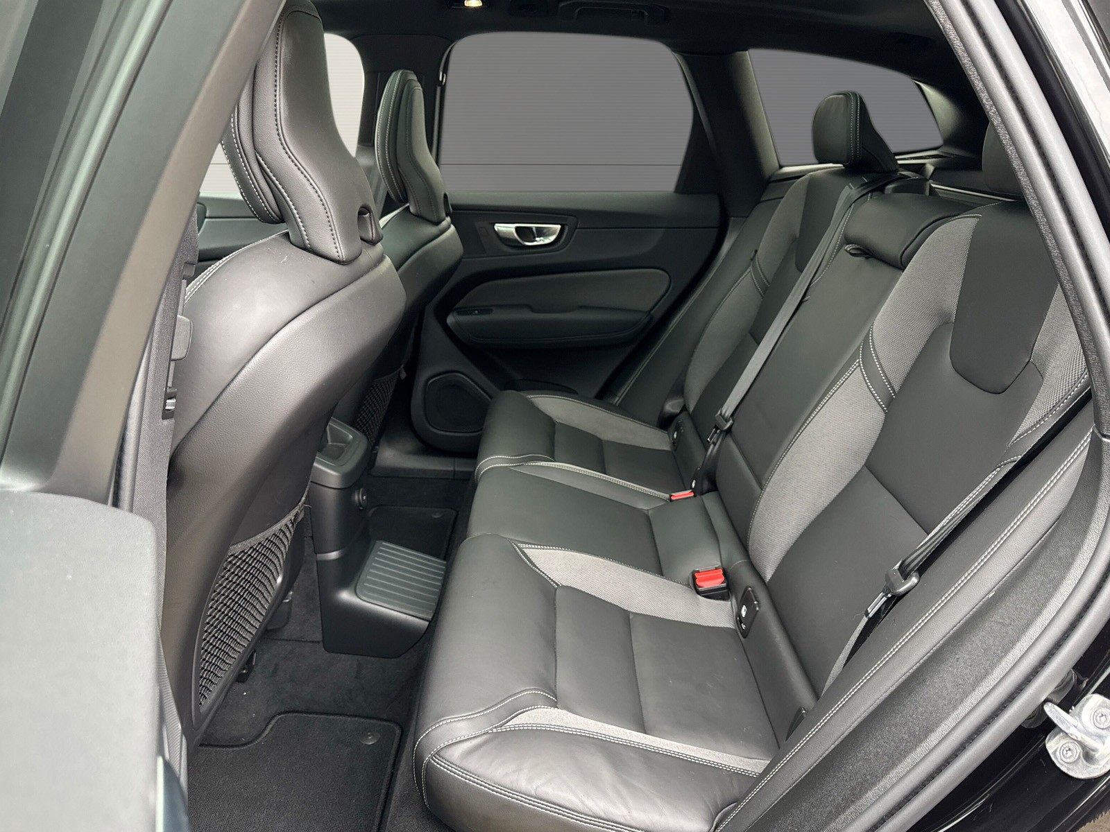 VOLVO XC60 2.0 T6 TE Black Edition eAWD-image-8