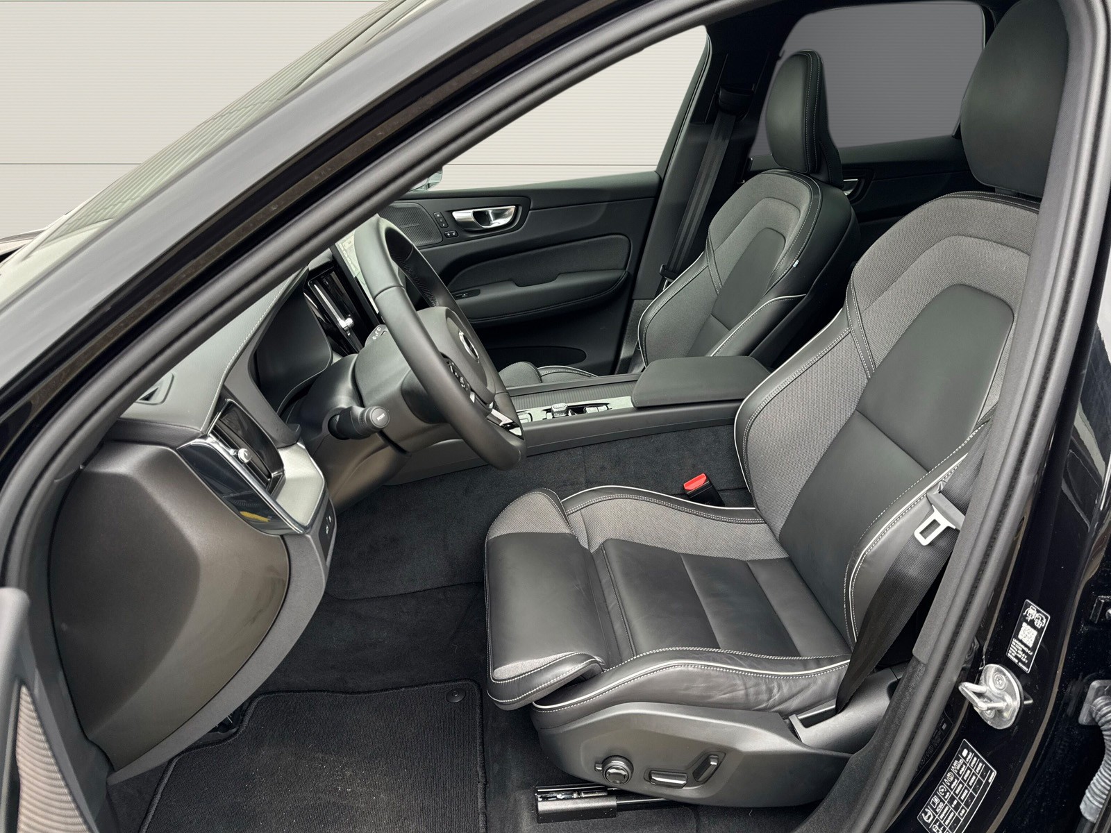 VOLVO XC60 2.0 T6 TE Black Edition eAWD-image-7
