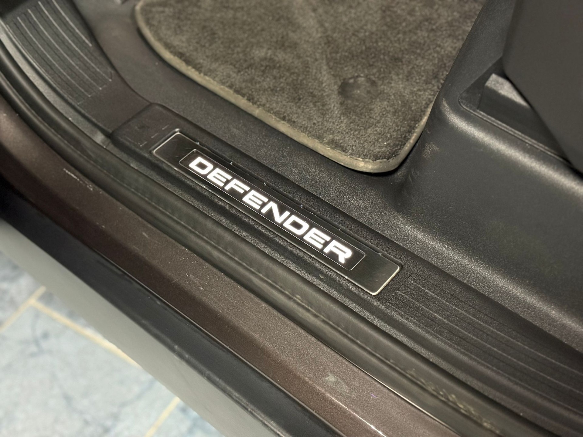 LAND ROVER Defender 110 635 V8 4.4 Octa AT8-image-28