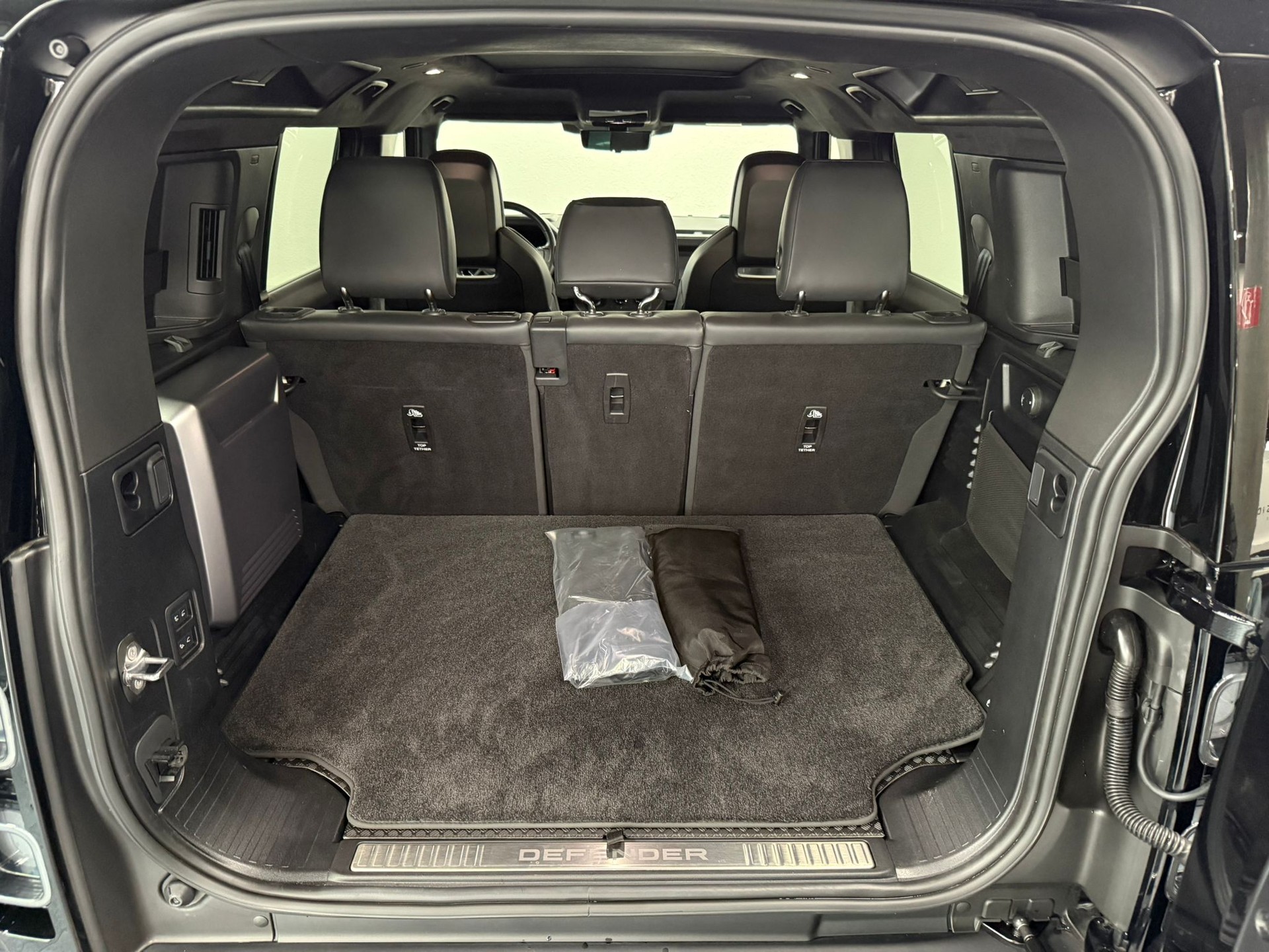 LAND ROVER Defender 110 635 V8 4.4 Octa AT8-image-30