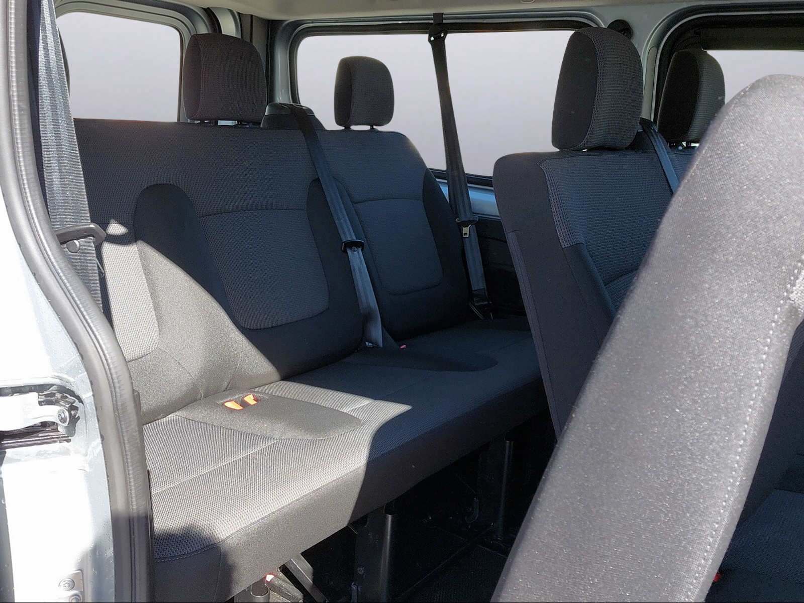 RENAULT Trafic Grand Passenger 2.0 dCi Blue 150 evolution-image-7