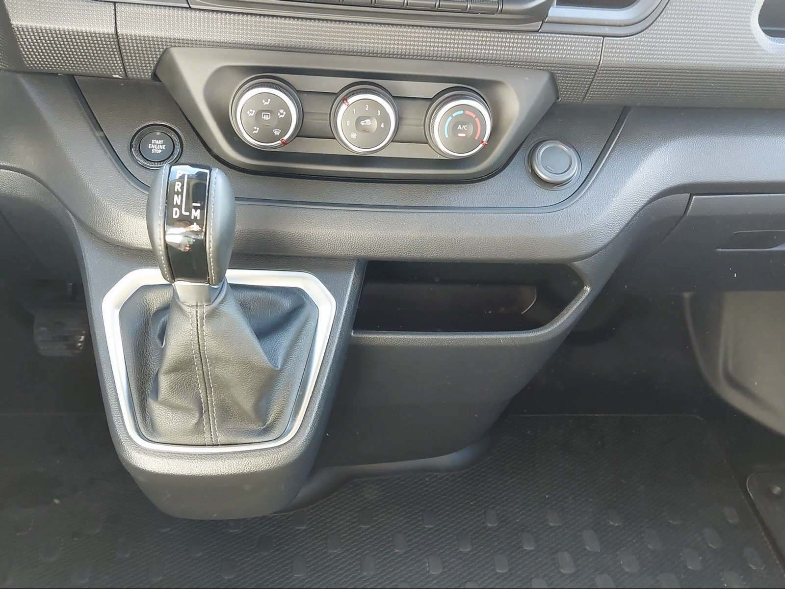 RENAULT Trafic Grand Passenger 2.0 dCi Blue 150 evolution-image-10