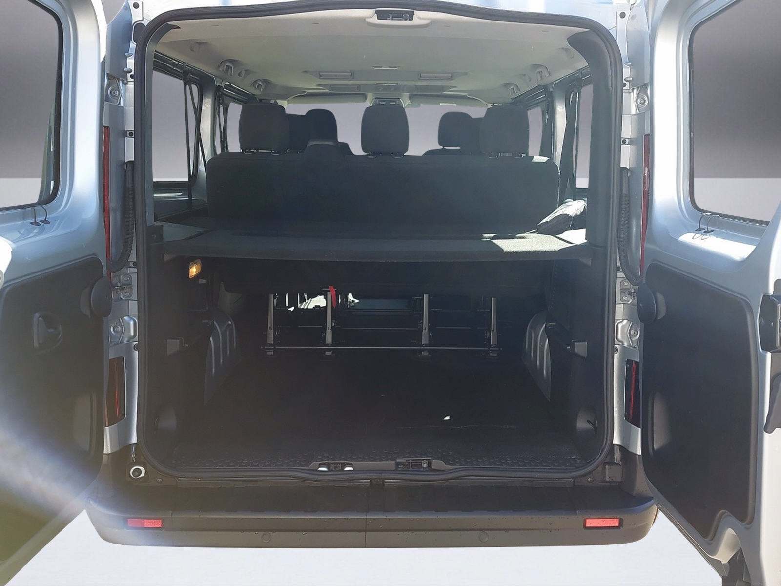 RENAULT Trafic Grand Passenger 2.0 dCi Blue 150 evolution-image-8