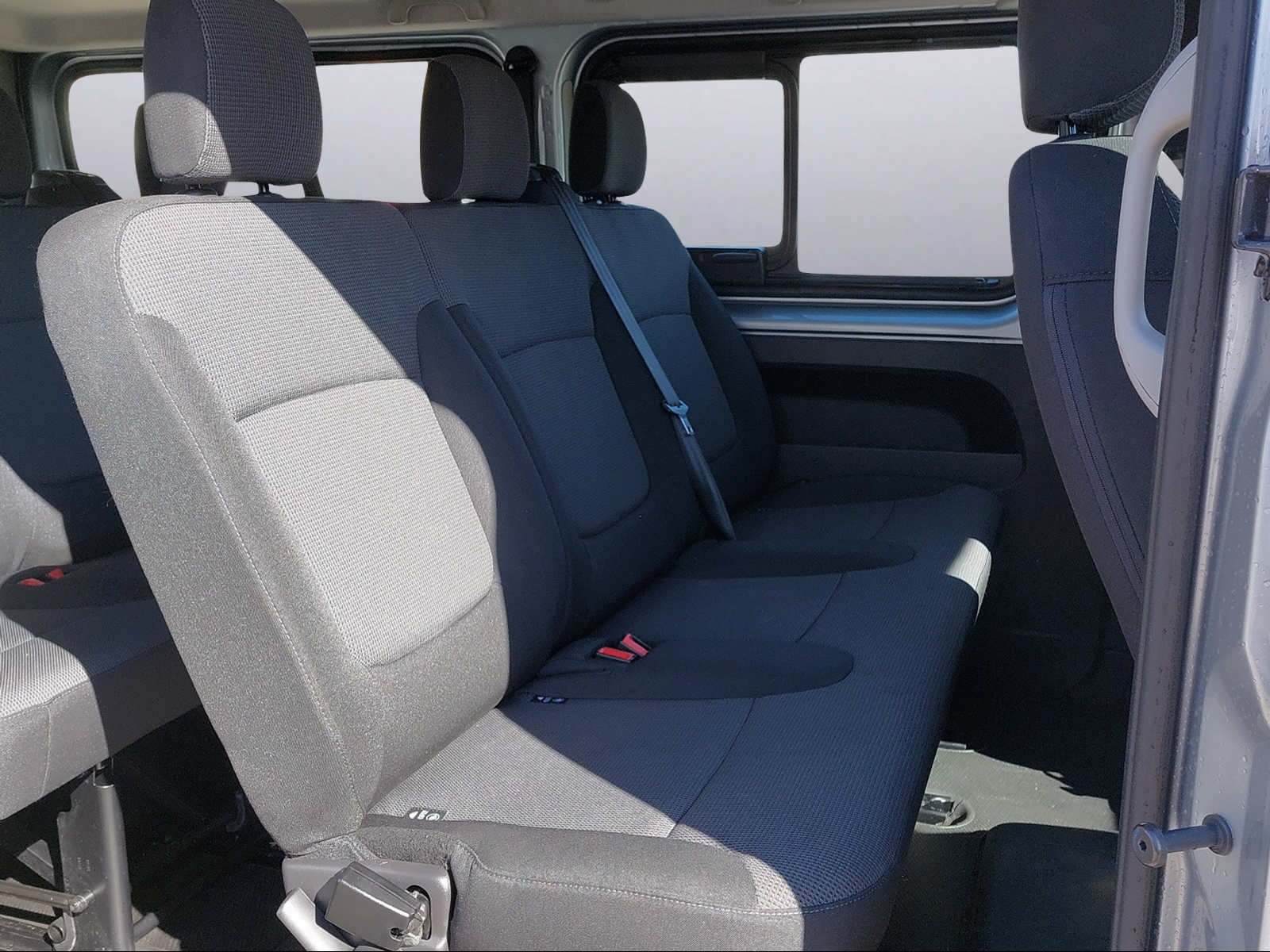 RENAULT Trafic Grand Passenger 2.0 dCi Blue 150 evolution-image-6