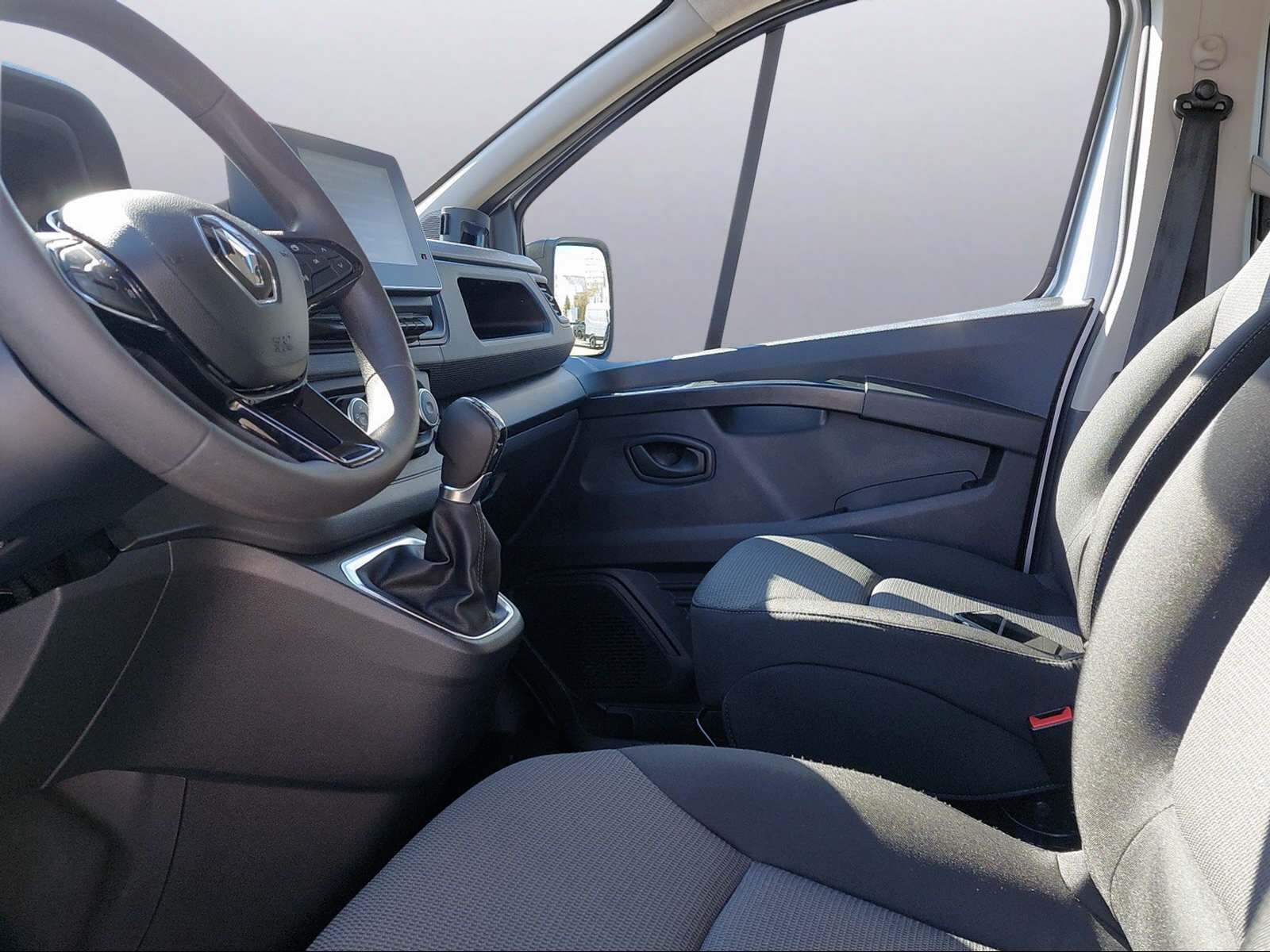 RENAULT Trafic Grand Passenger 2.0 dCi Blue 150 evolution-image-4