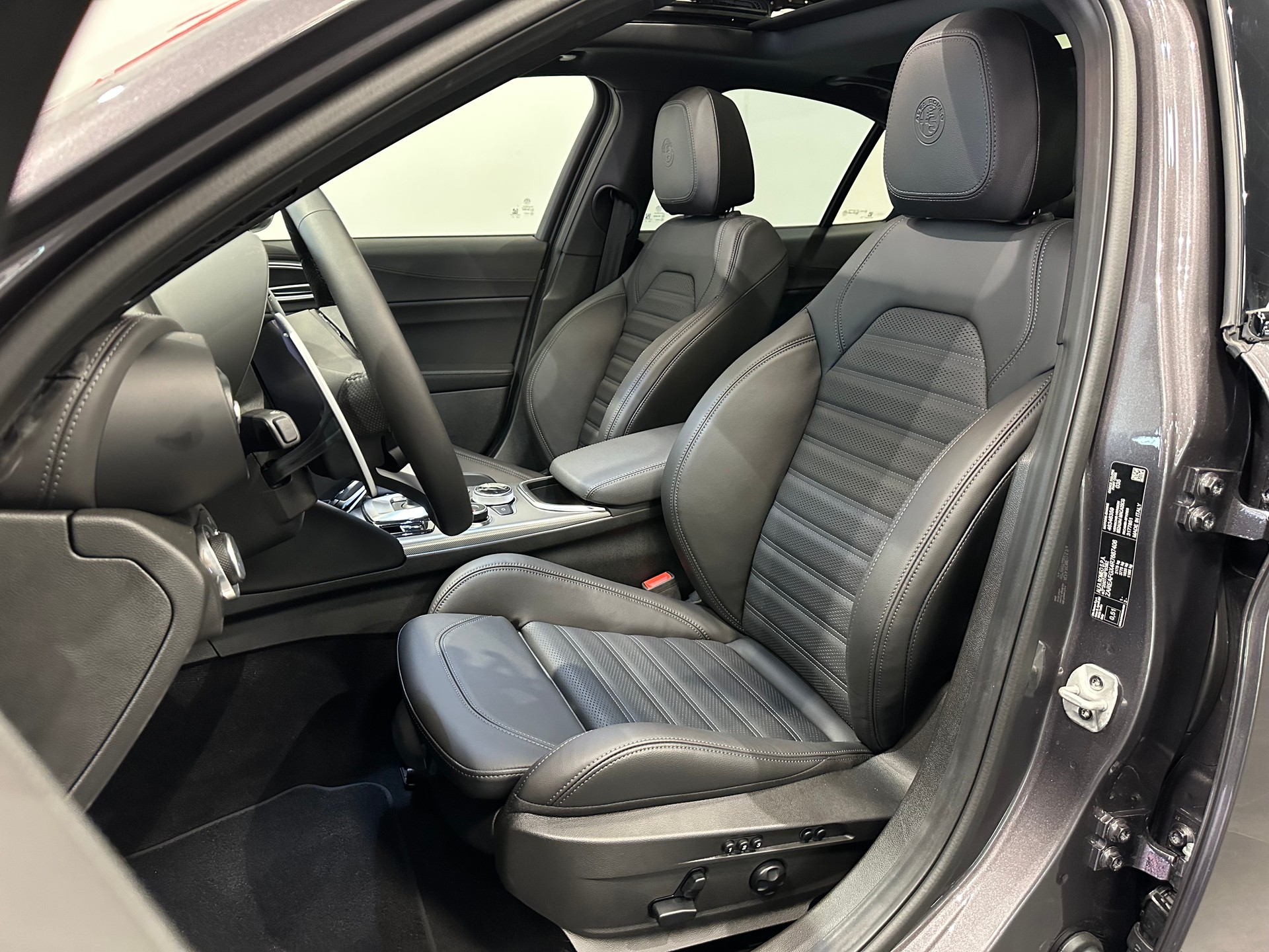 ALFA ROMEO Giulia 2.2 JTDM Veloce Q4 AT8-image-14