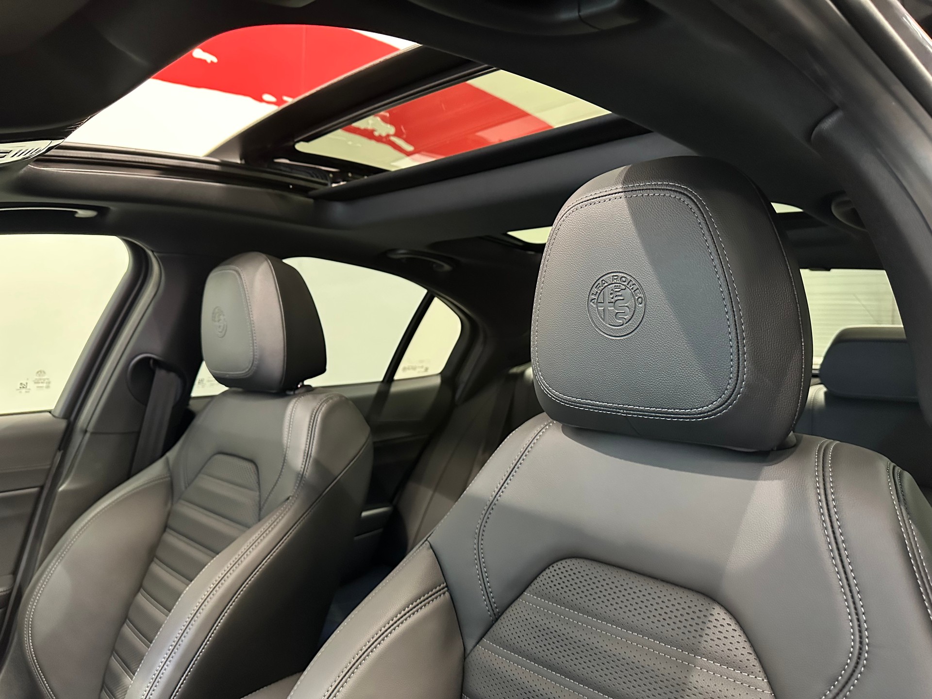 ALFA ROMEO Giulia 2.2 JTDM Veloce Q4 AT8-image-15