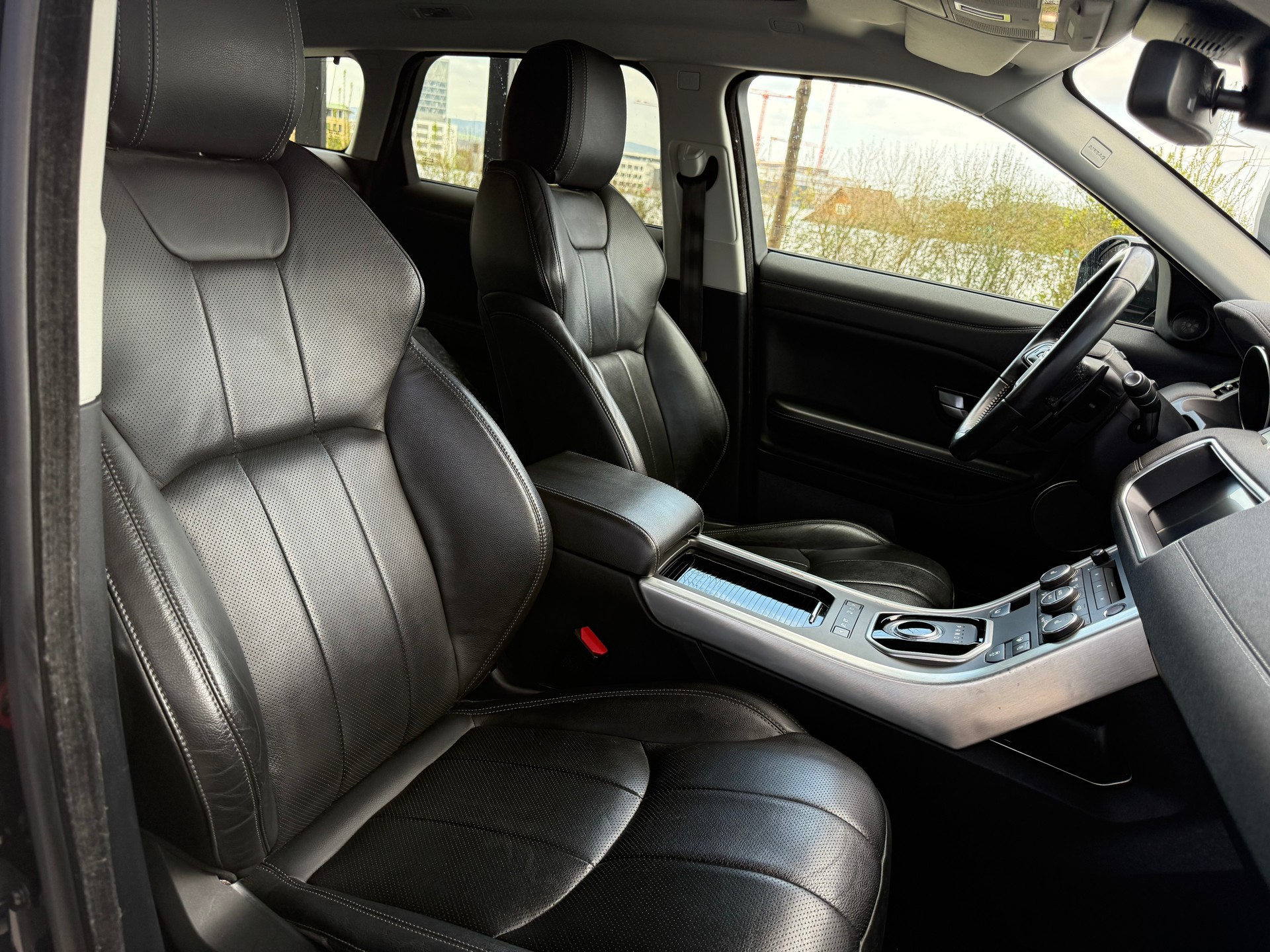 LAND ROVER Range Rover Evoque 2.0 Si4 SE Advantage AT9-image-9