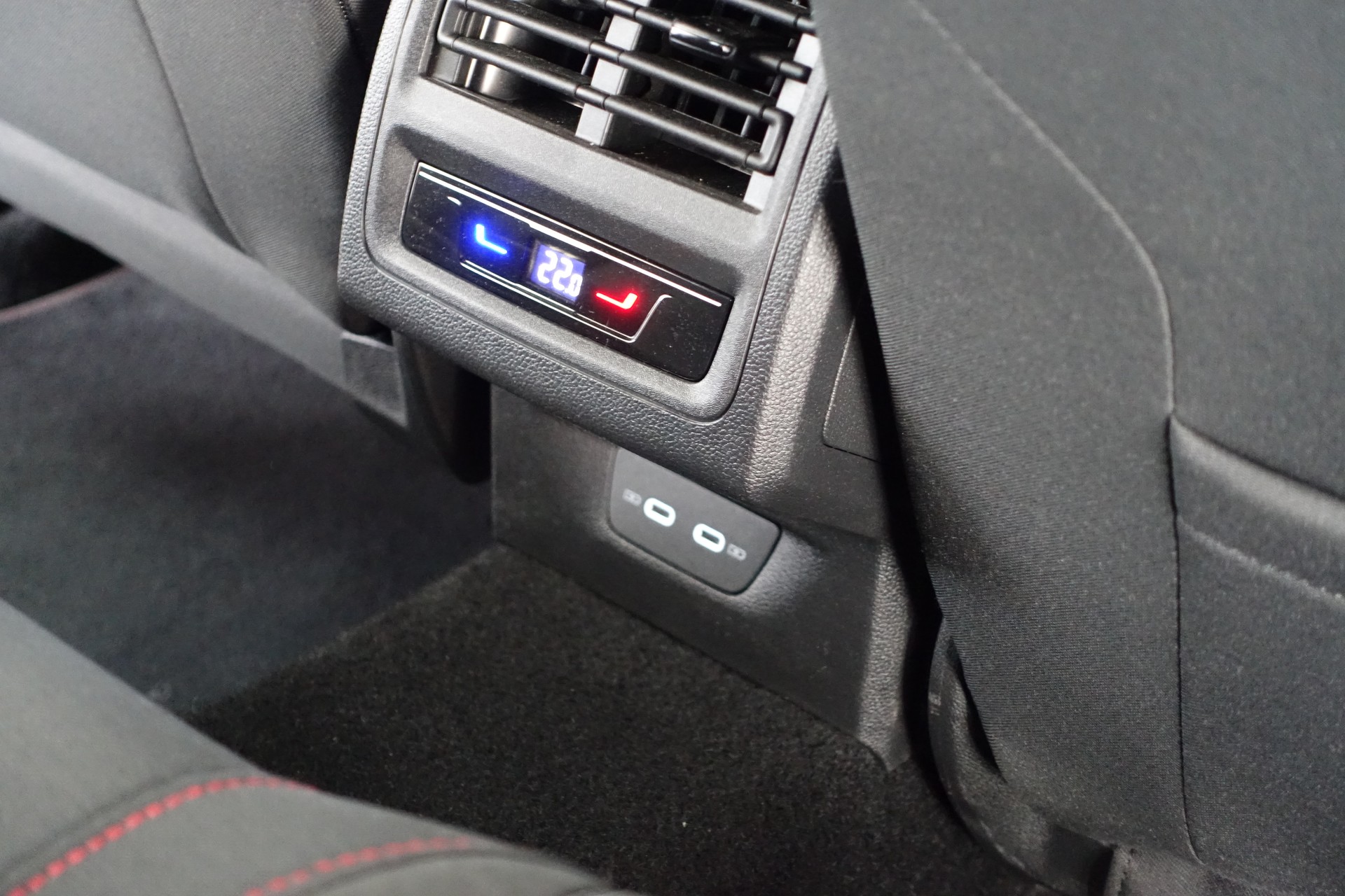 VW Golf 2.0 TSI GTI DSG-image-18