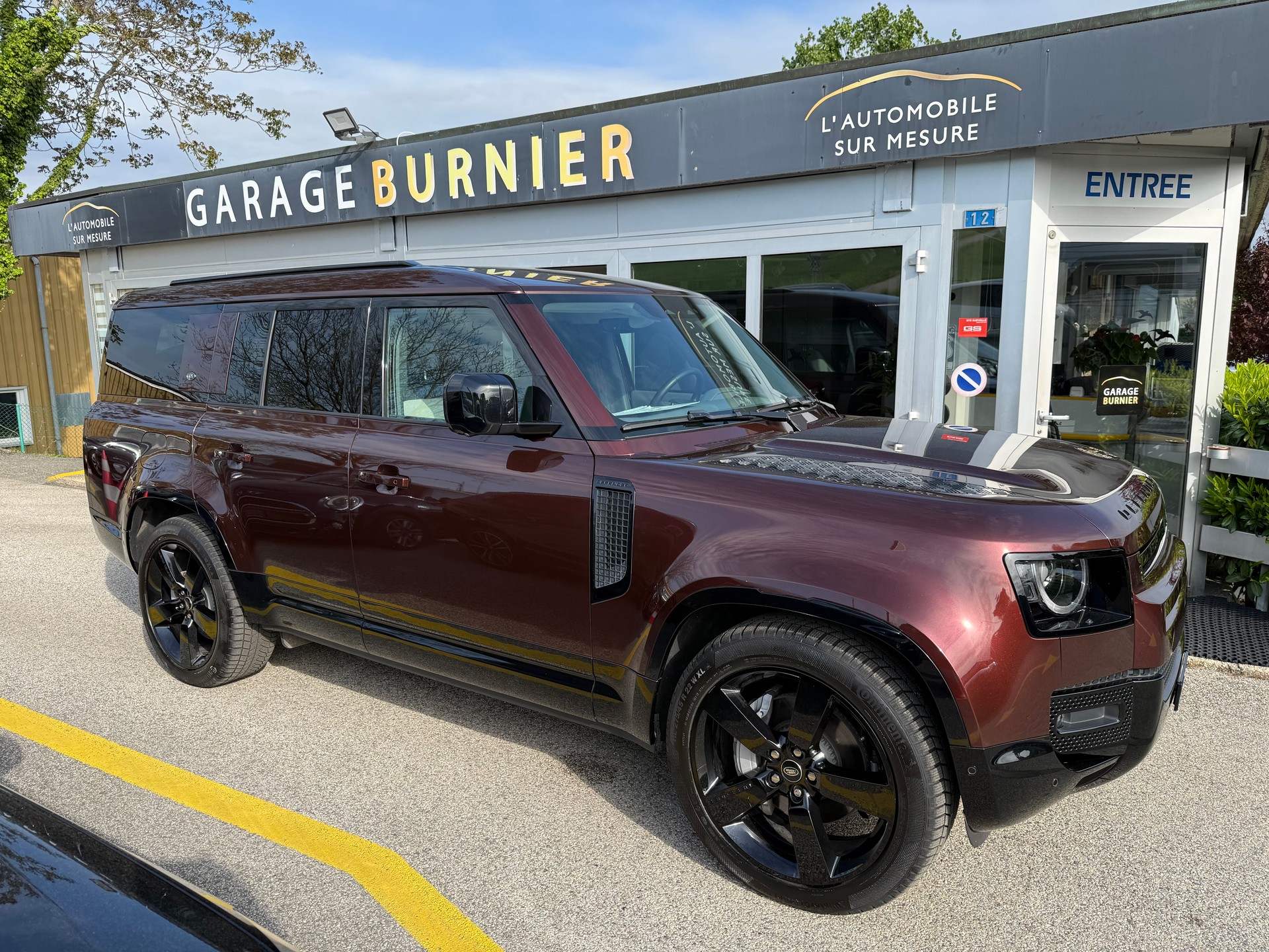LAND ROVER Defender 130 3.0 D I6 300 X-Dynamic HSE AWD AT8