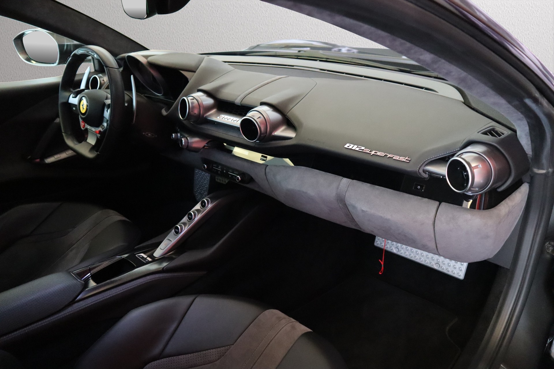 FERRARI 812 Superfast-image-18
