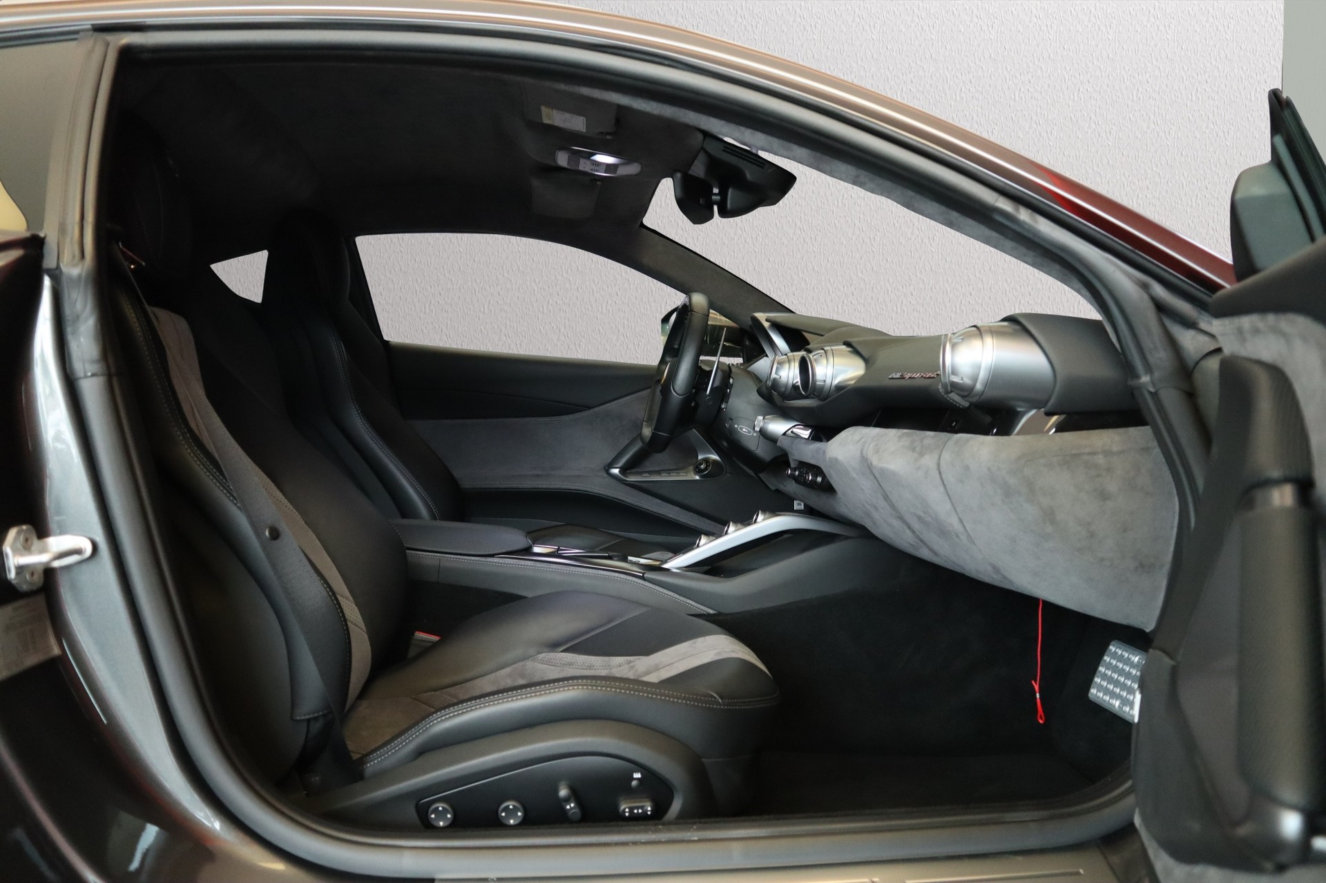 FERRARI 812 Superfast-image-20
