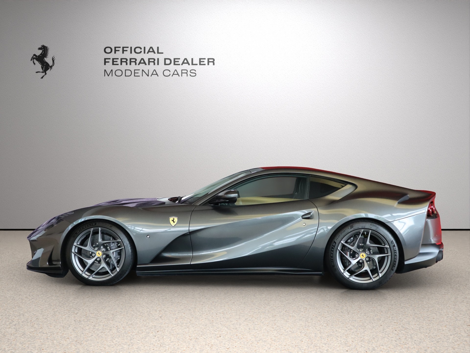 FERRARI 812 Superfast-image-7