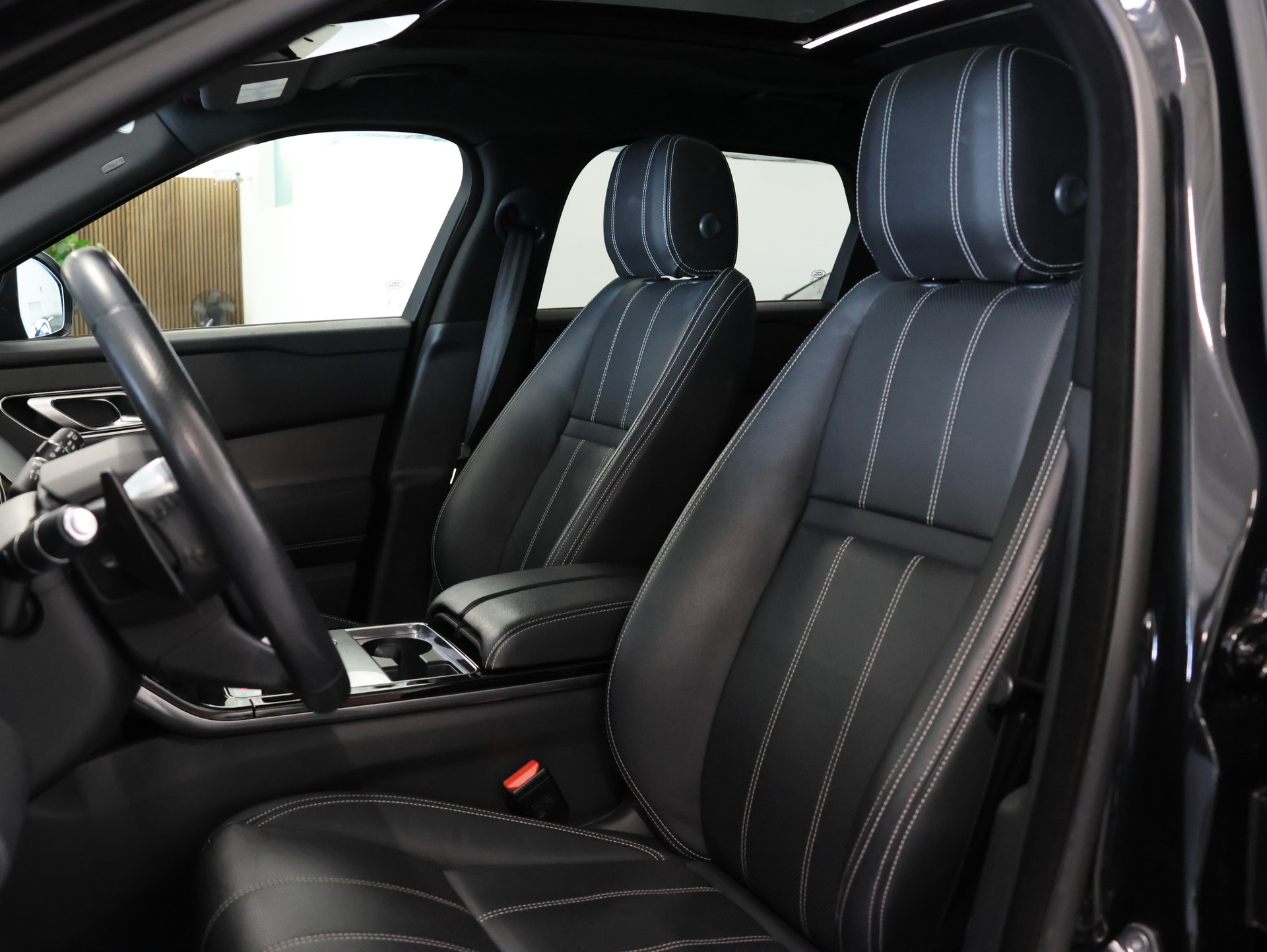 LAND ROVER Range Rover Velar R-Dynamic P 250 SE Automatic *Panorama*Meridian*Assistenten*-image-16