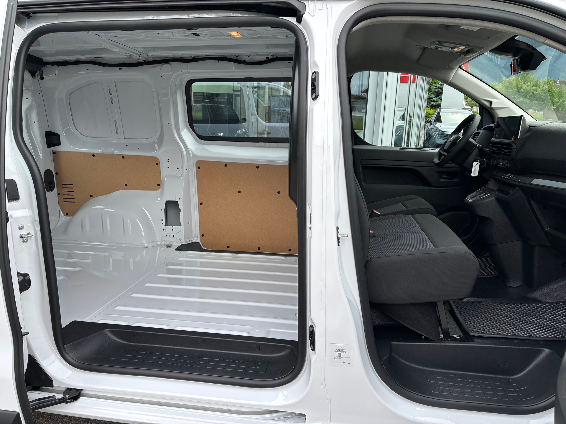 PEUGEOT Expert HDi150 S&S Standard EAT 8-image-5