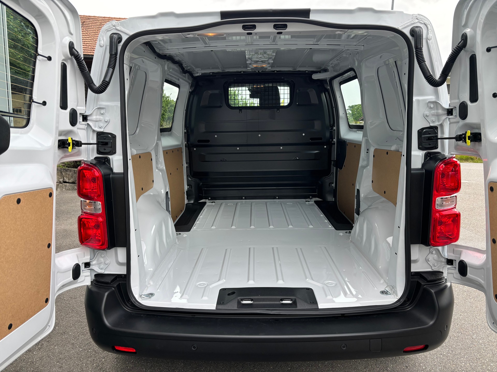 PEUGEOT Expert HDi150 S&S Standard EAT 8-image-4