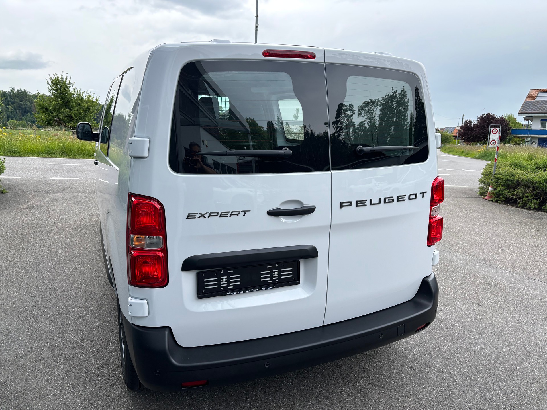 PEUGEOT Expert HDi150 S&S Standard EAT 8-image-2