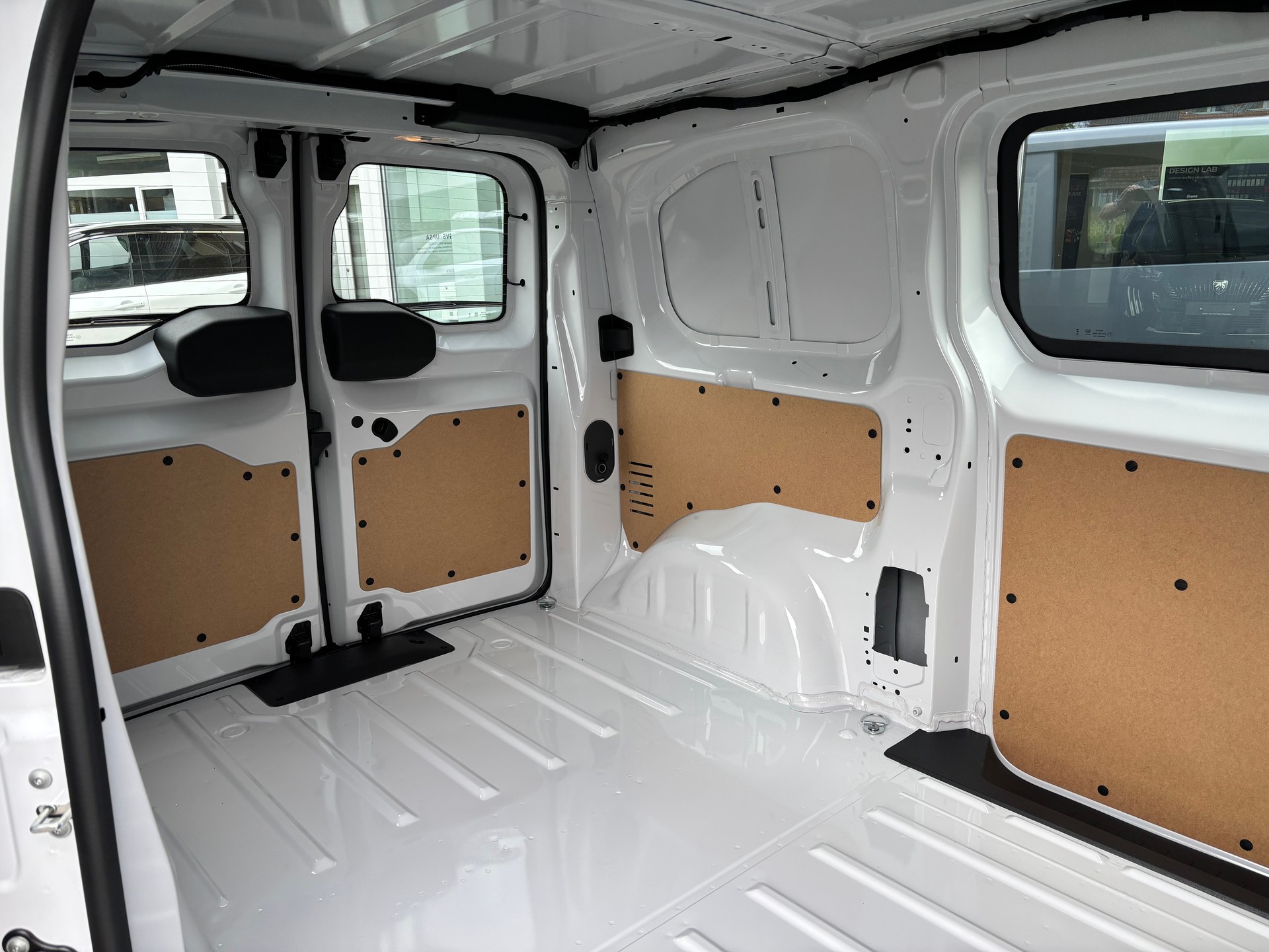 PEUGEOT Expert HDi150 S&S Standard EAT 8-image-6