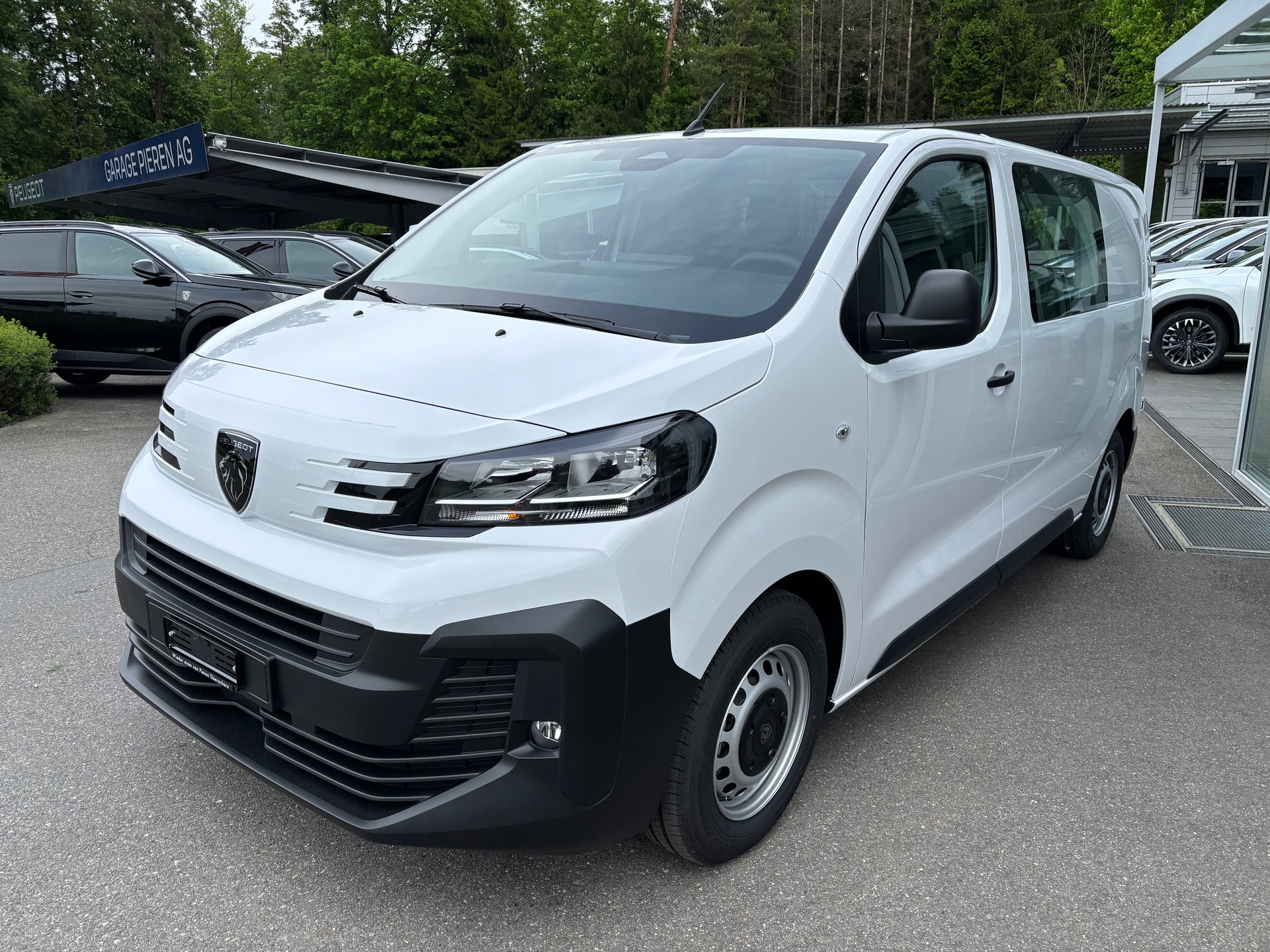 PEUGEOT Expert HDi150 S&S Standard EAT 8-image-1
