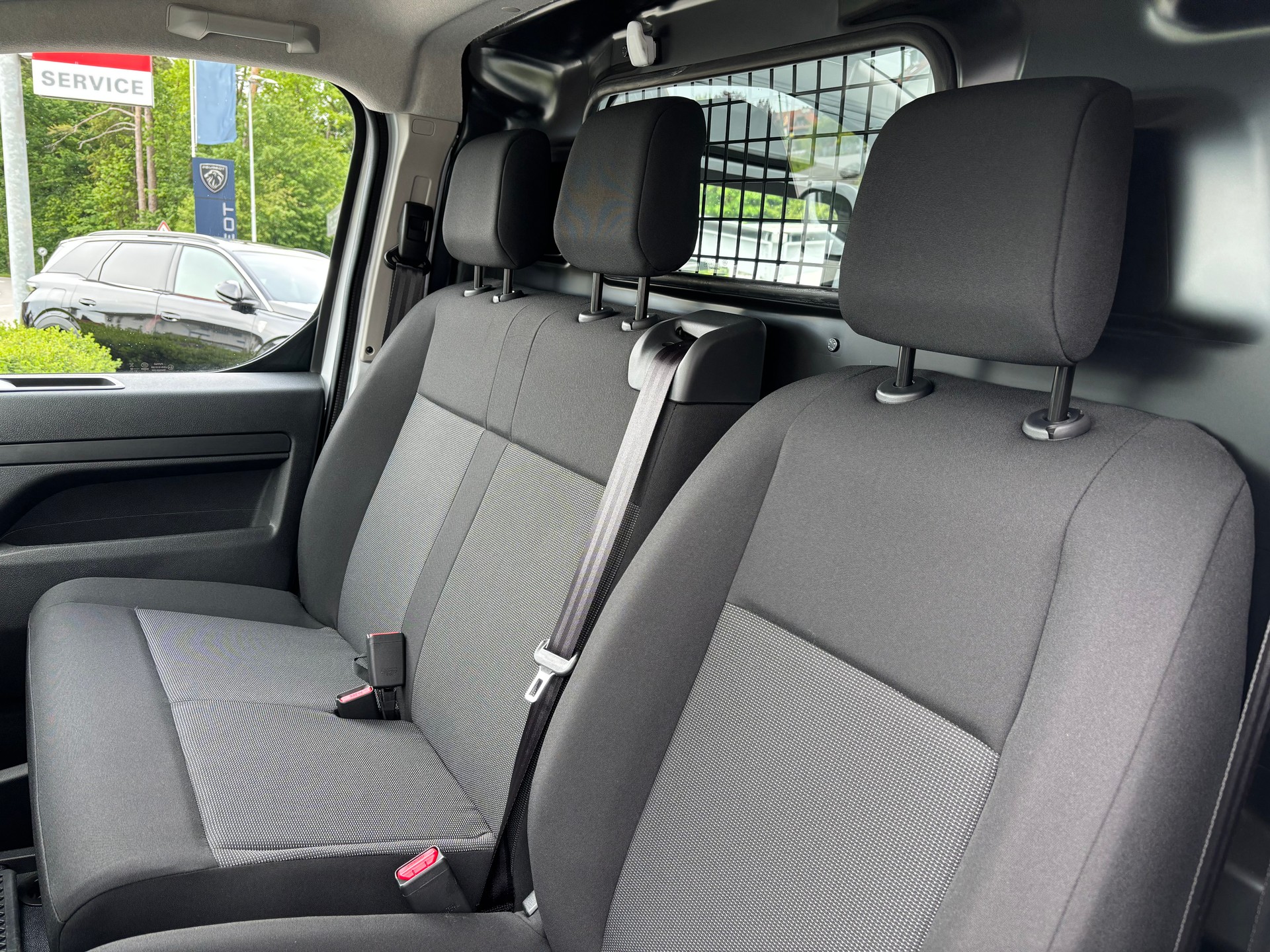 PEUGEOT Expert HDi150 S&S Standard EAT 8-image-8