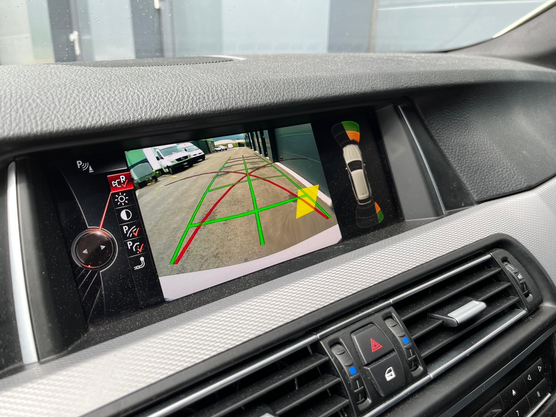 BMW M550d Touring xDrive Steptronic-image-13