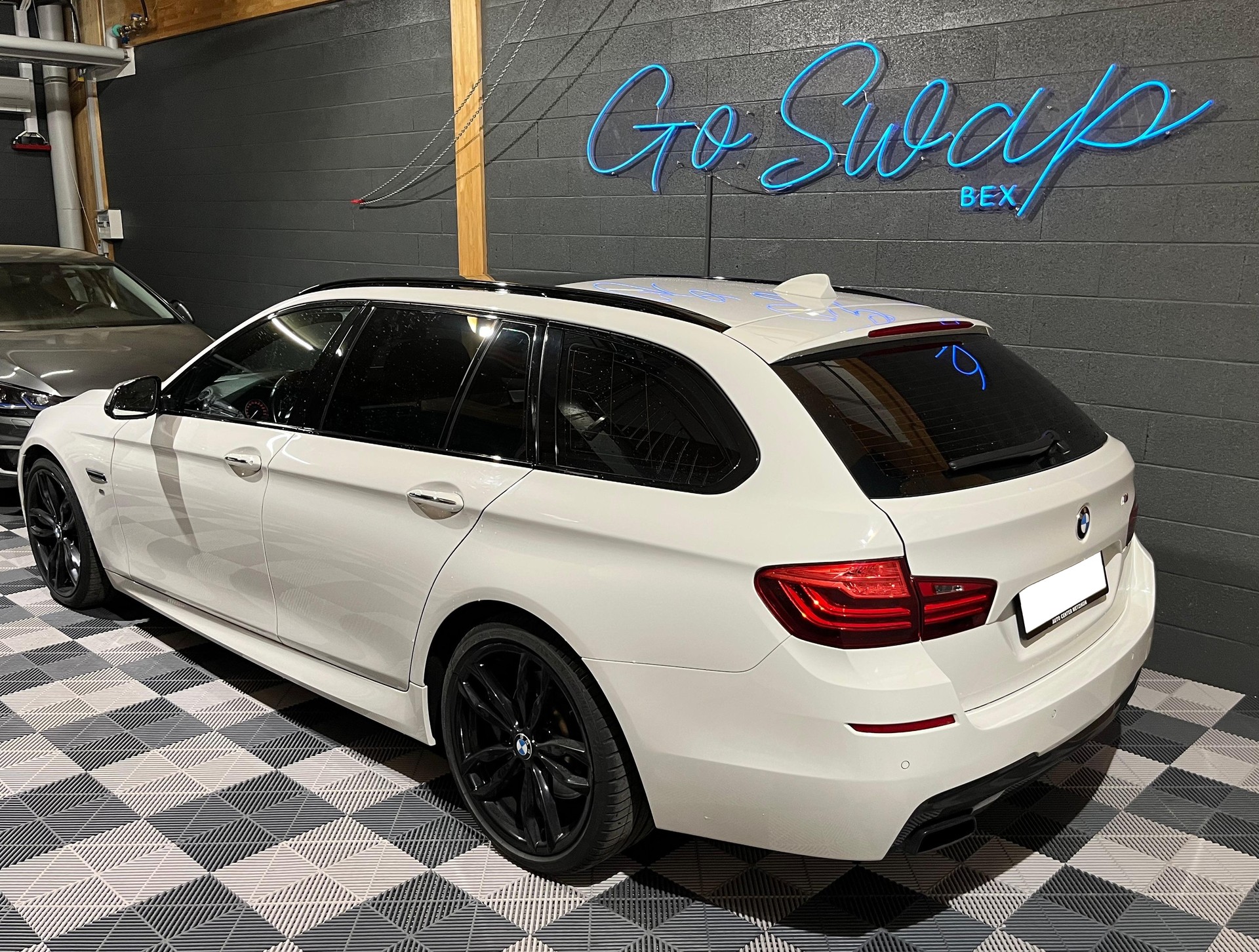BMW M550d Touring xDrive Steptronic-image-5