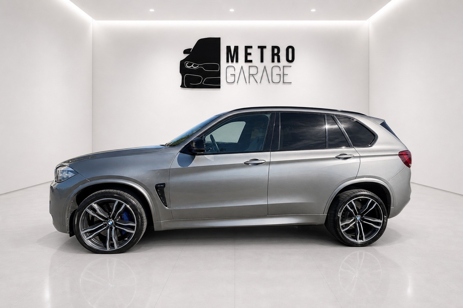 BMW X5M Steptronic-showroom-element-1