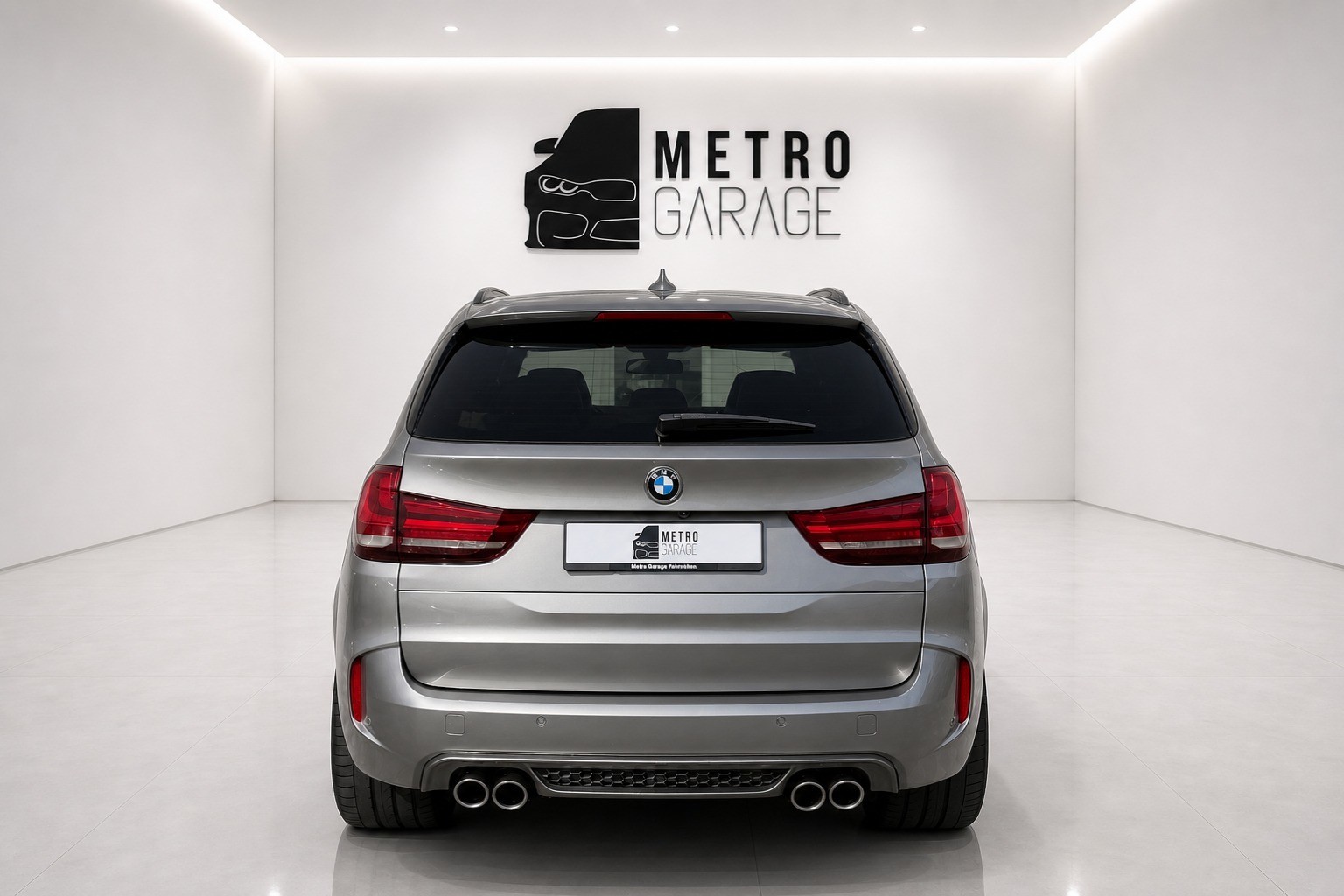 BMW X5M Steptronic-showroom-element-3