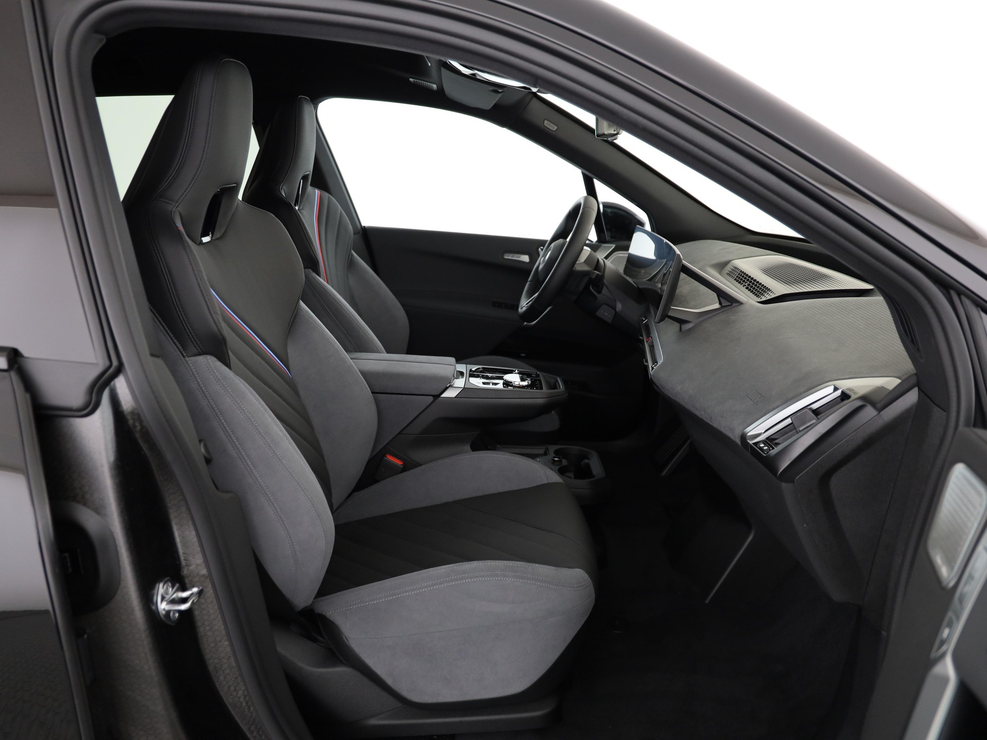 BMW iX xDrive60-image-14