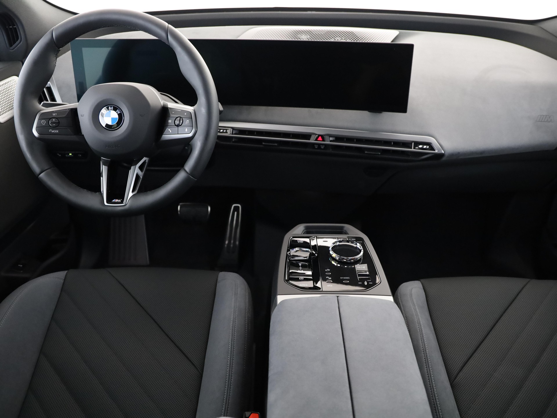 BMW iX xDrive60-image-15