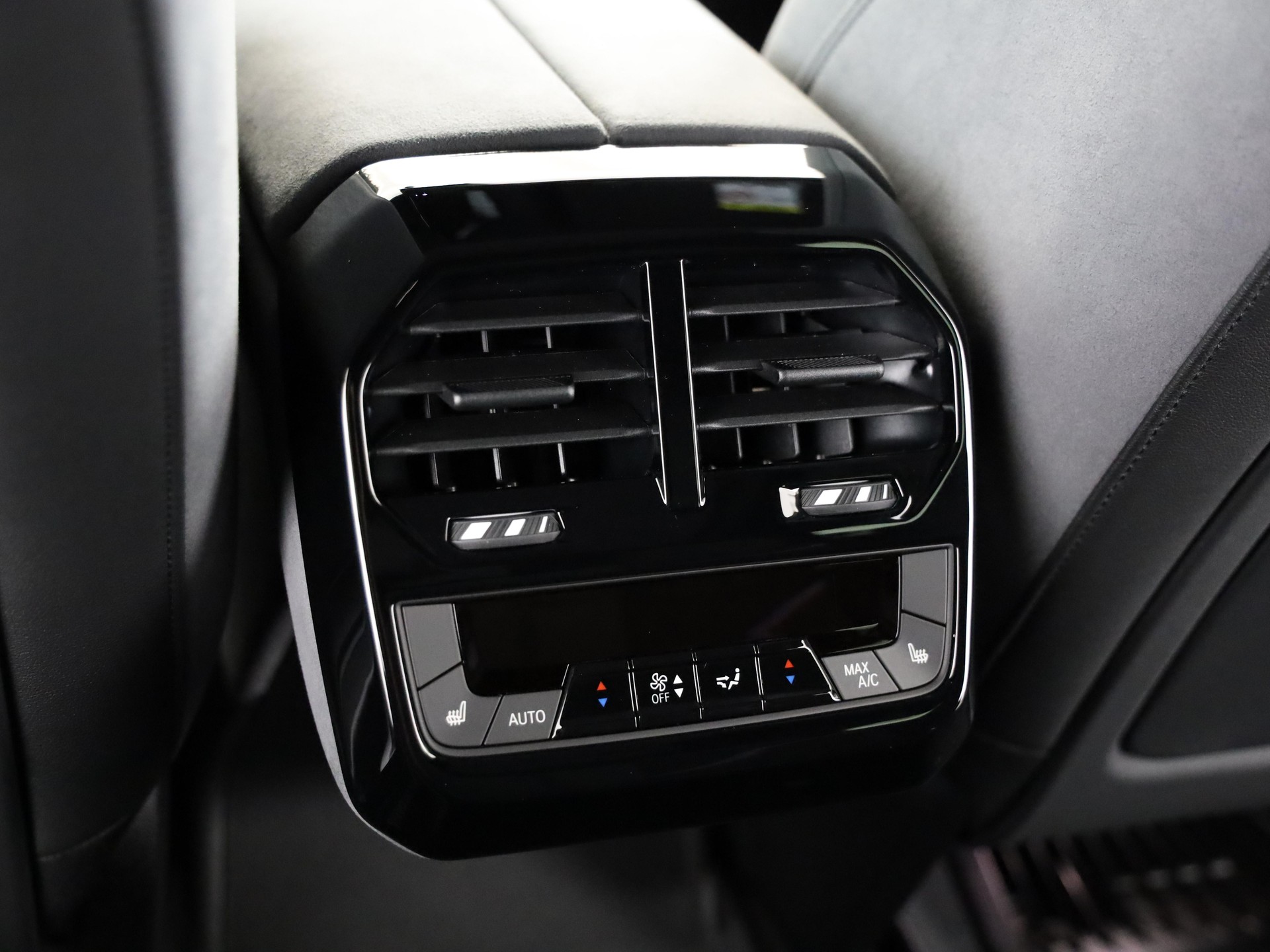 BMW iX xDrive60-image-19